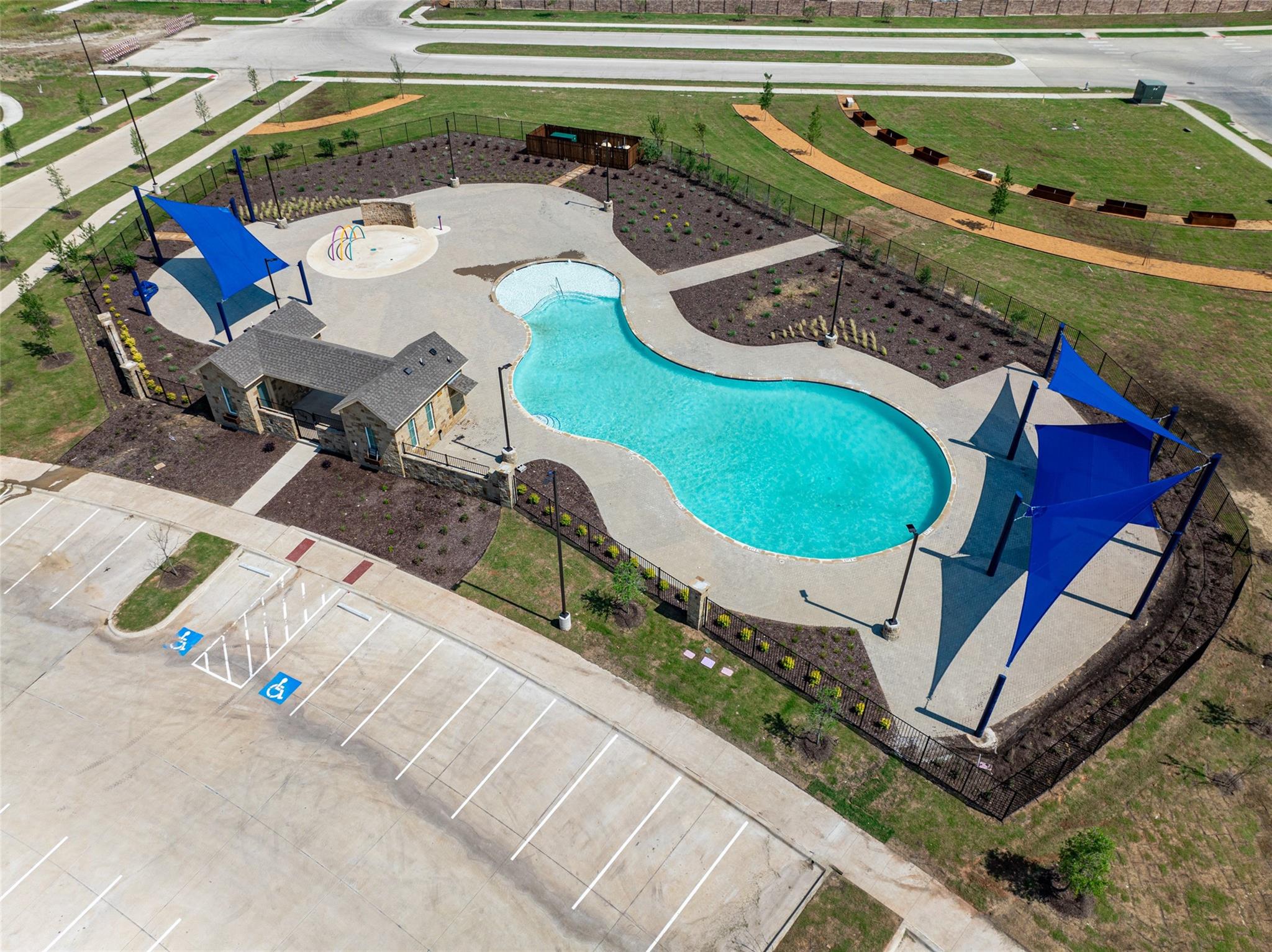 main property photo 16