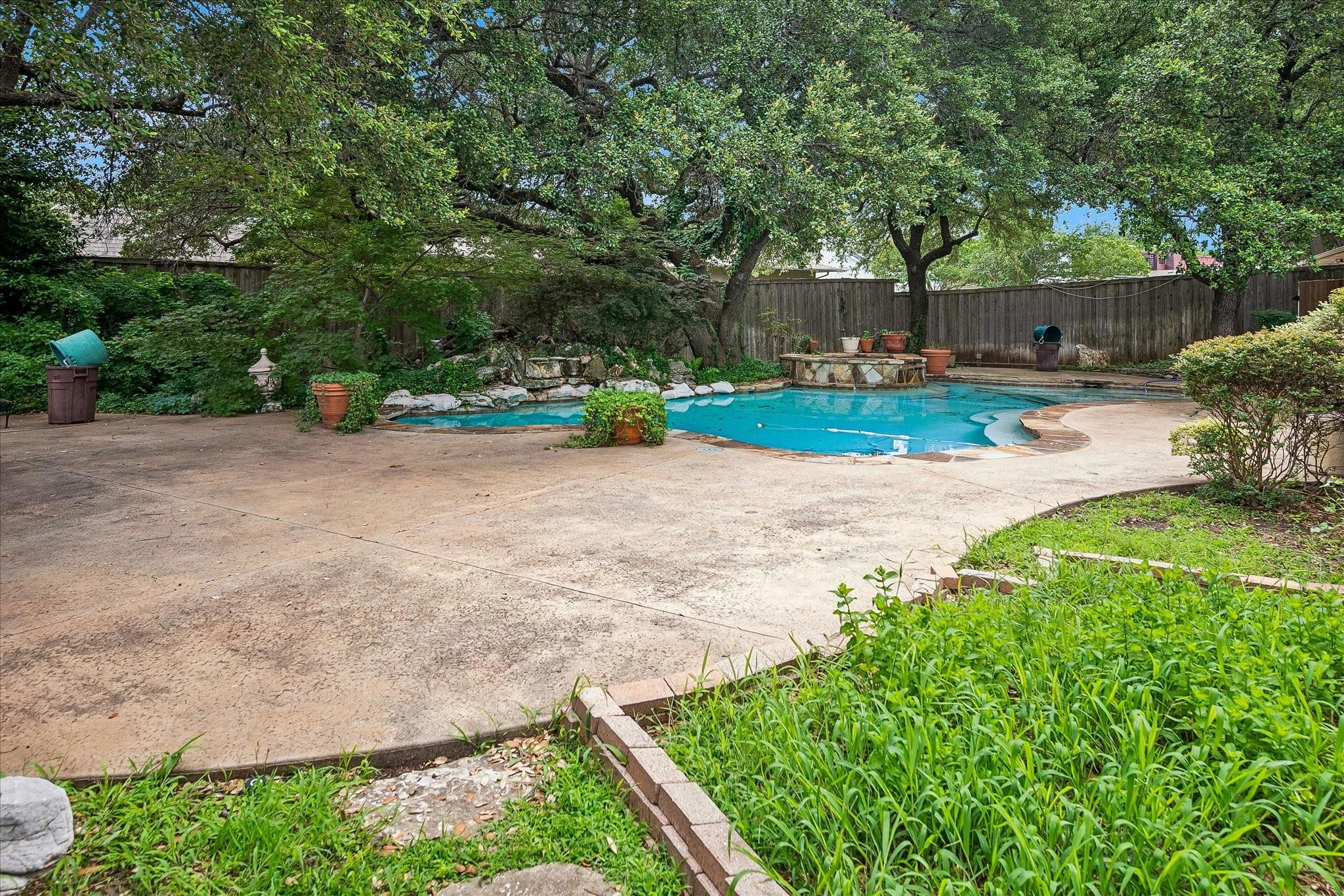 main property photo 9