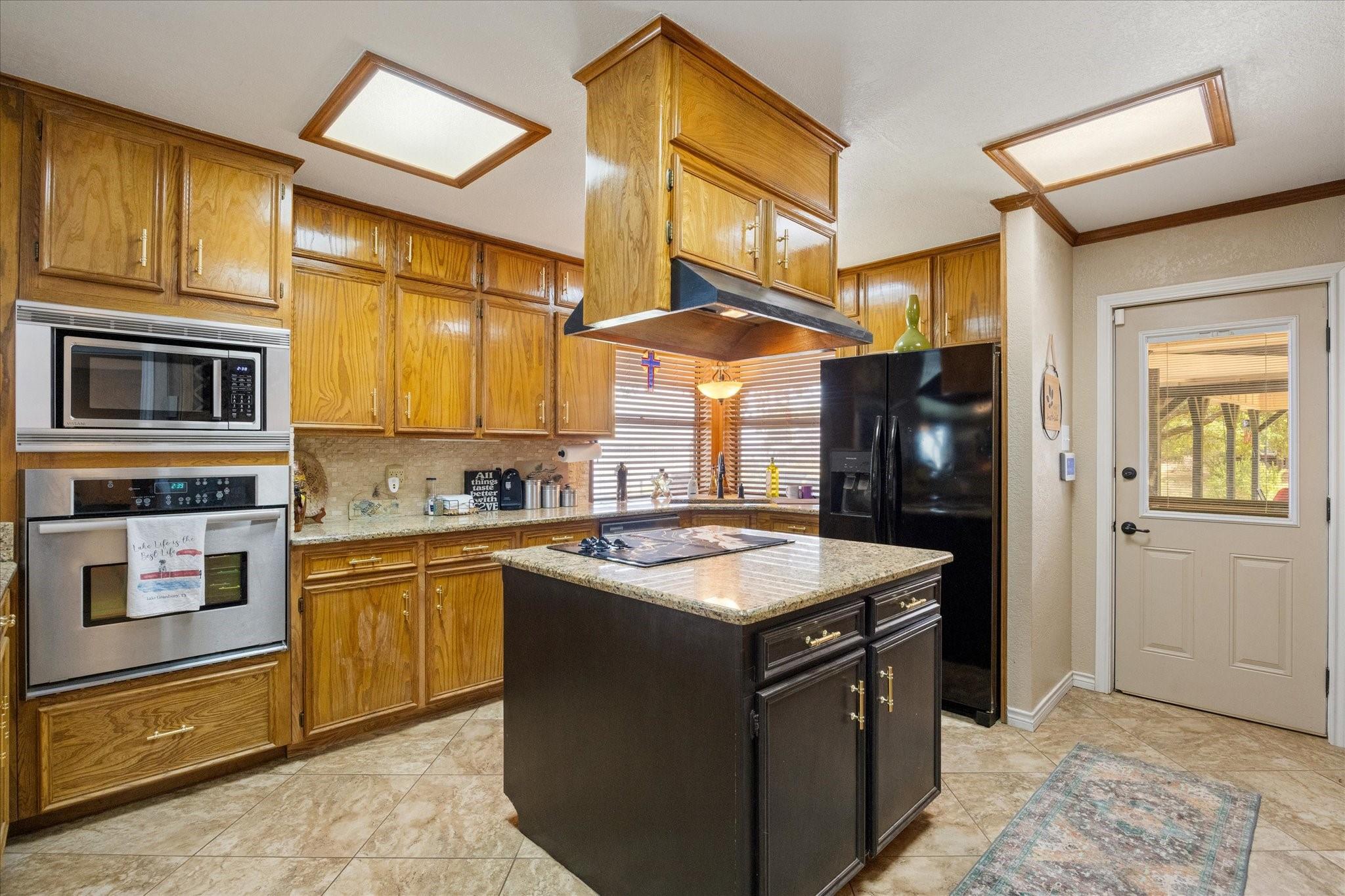 main property photo 11