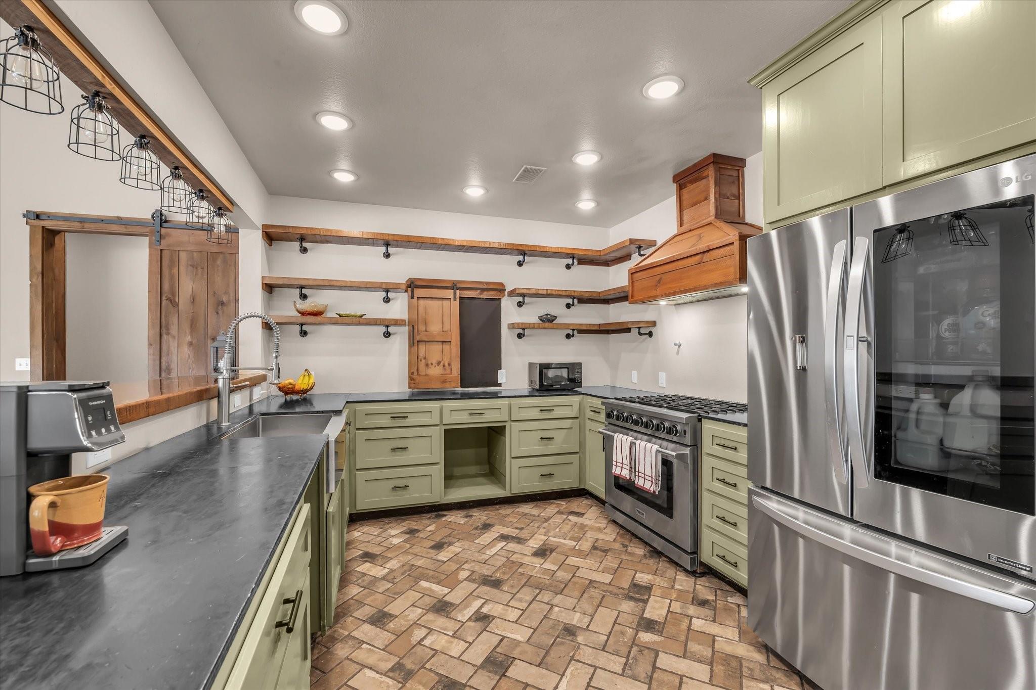 main property photo 8