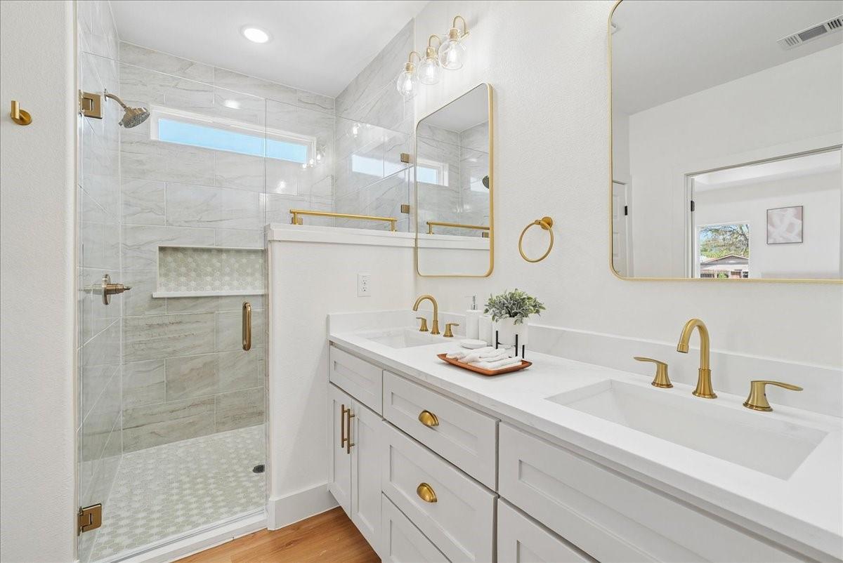 property viewer photo 24