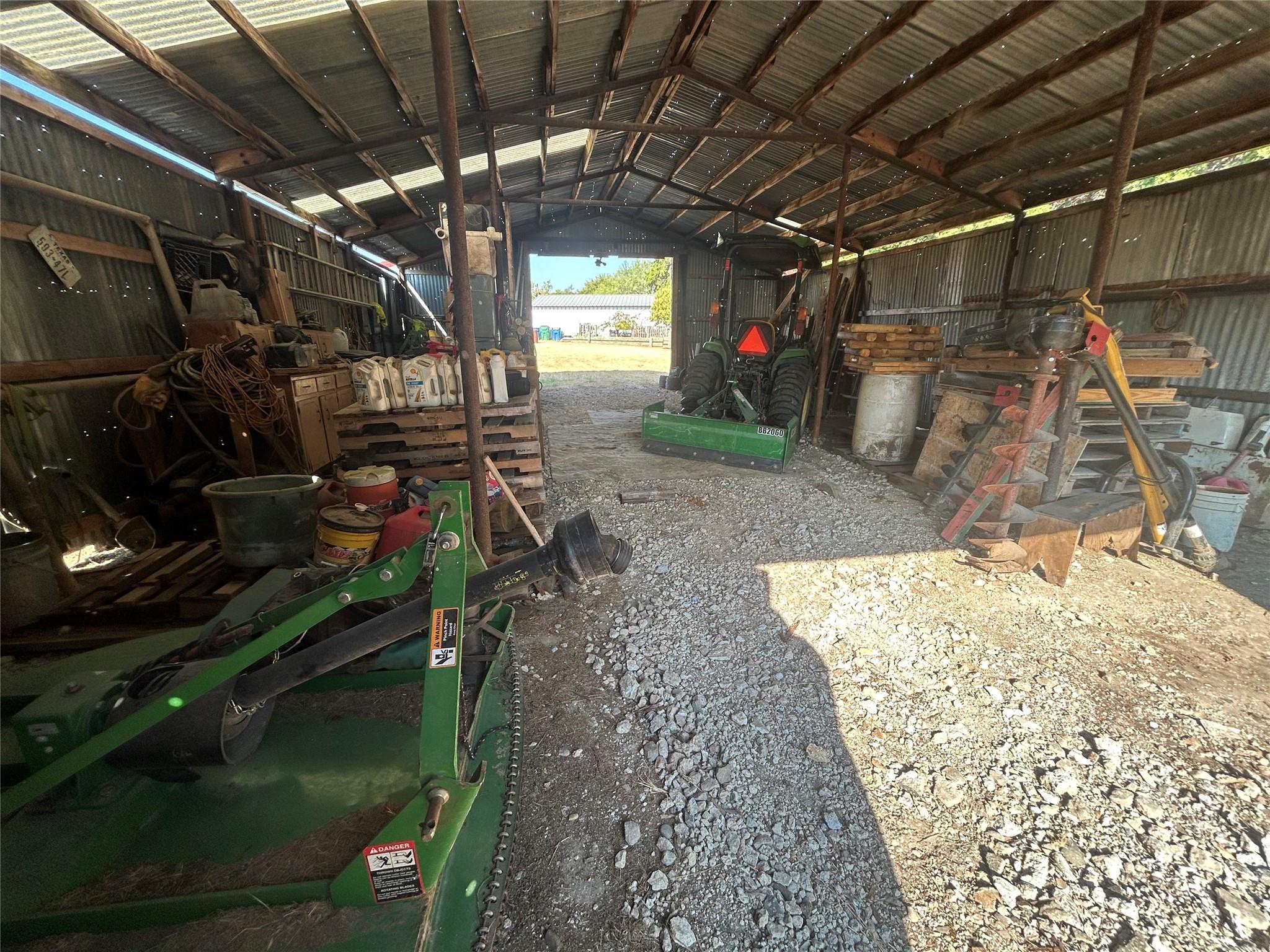 main property photo 28