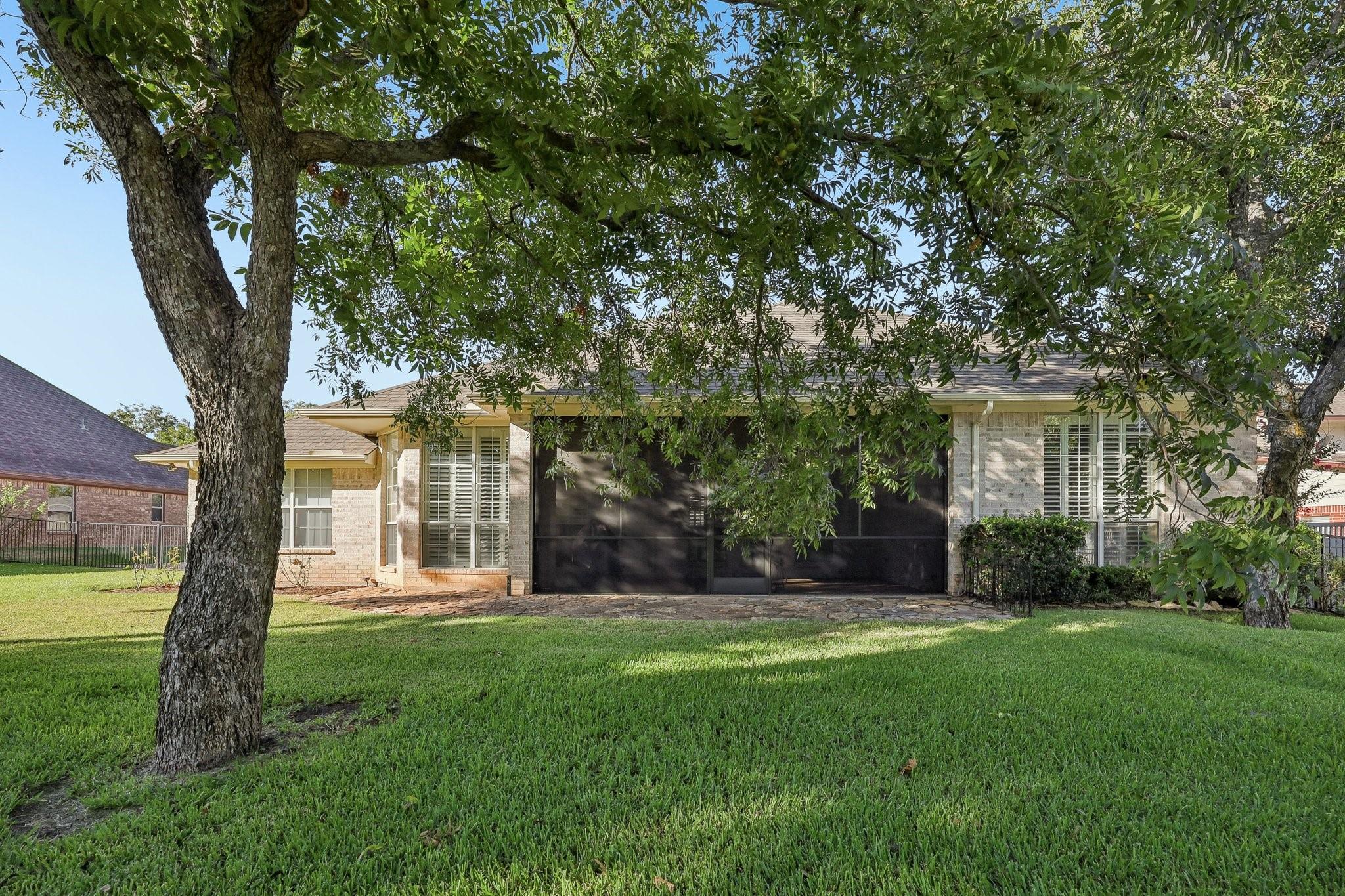 main property photo 30