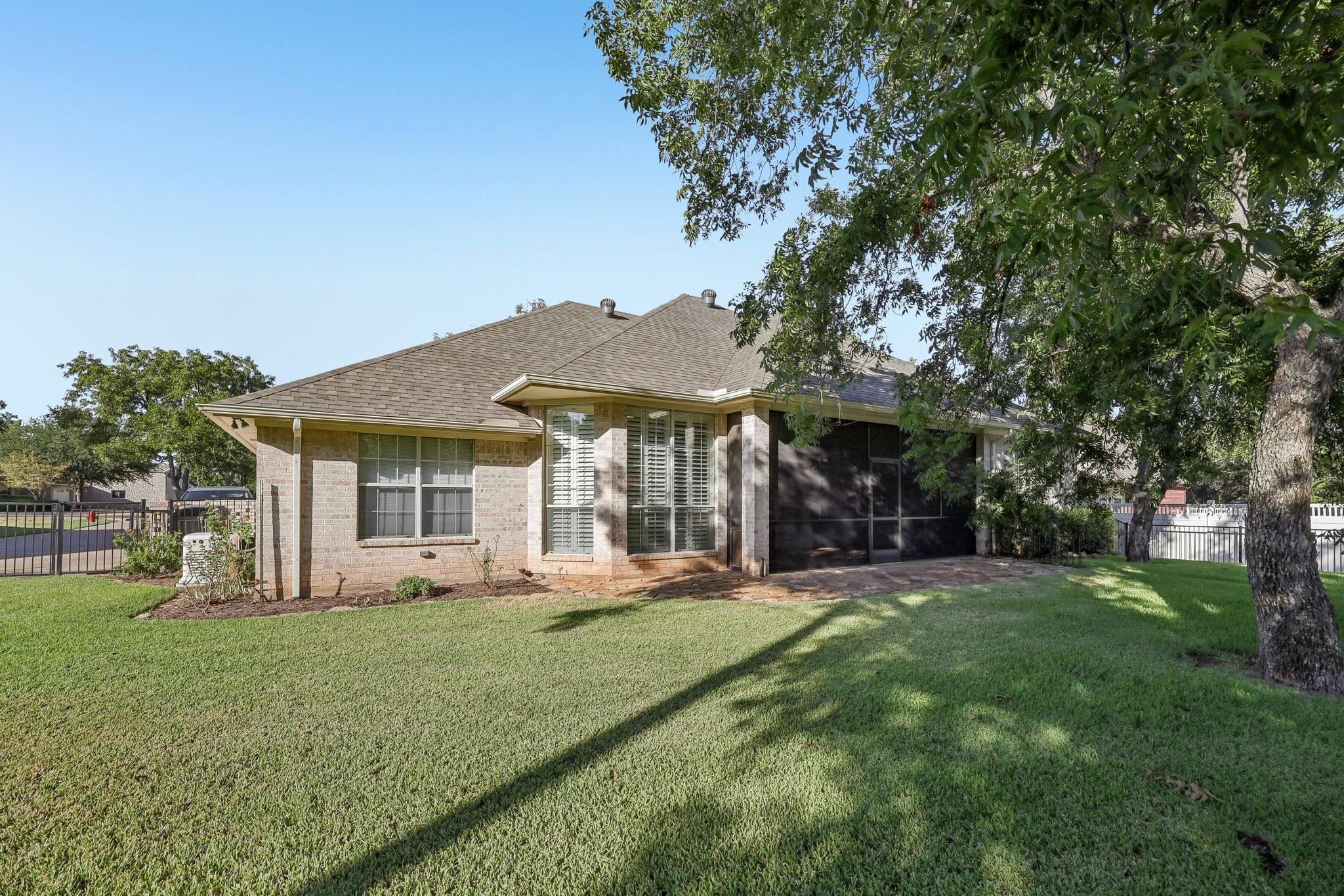 main property photo 31