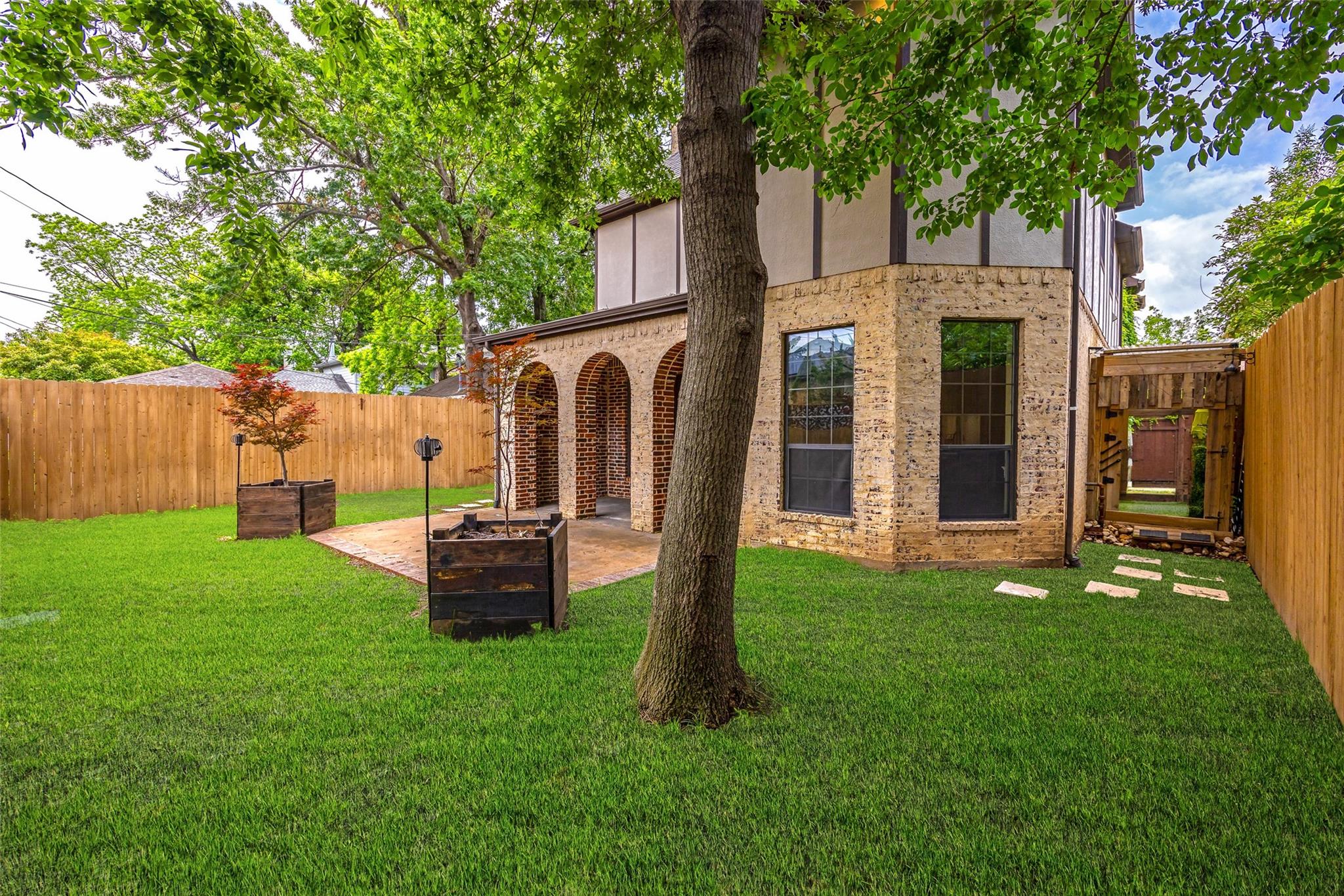 main property photo 32