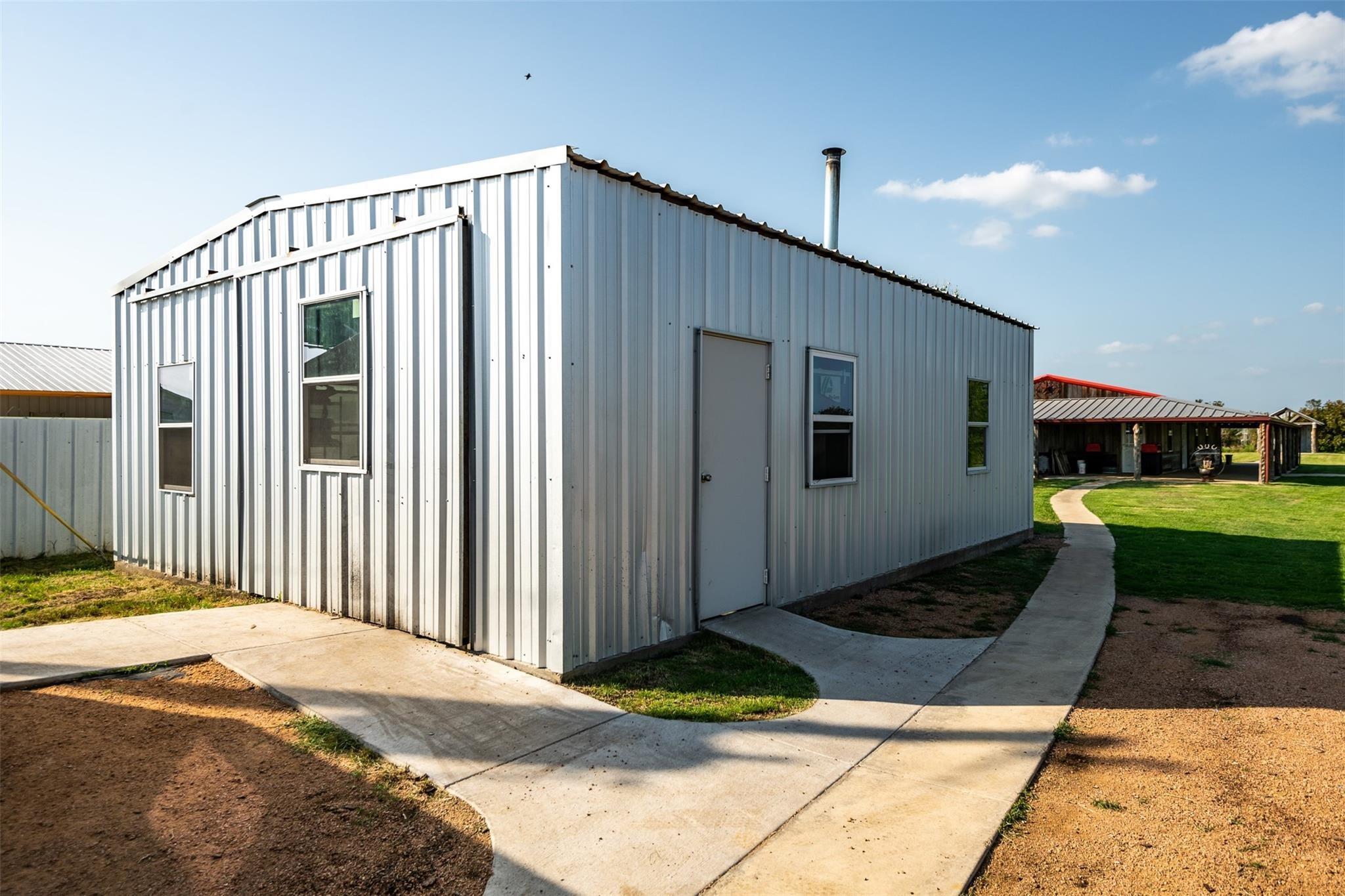main property photo 28