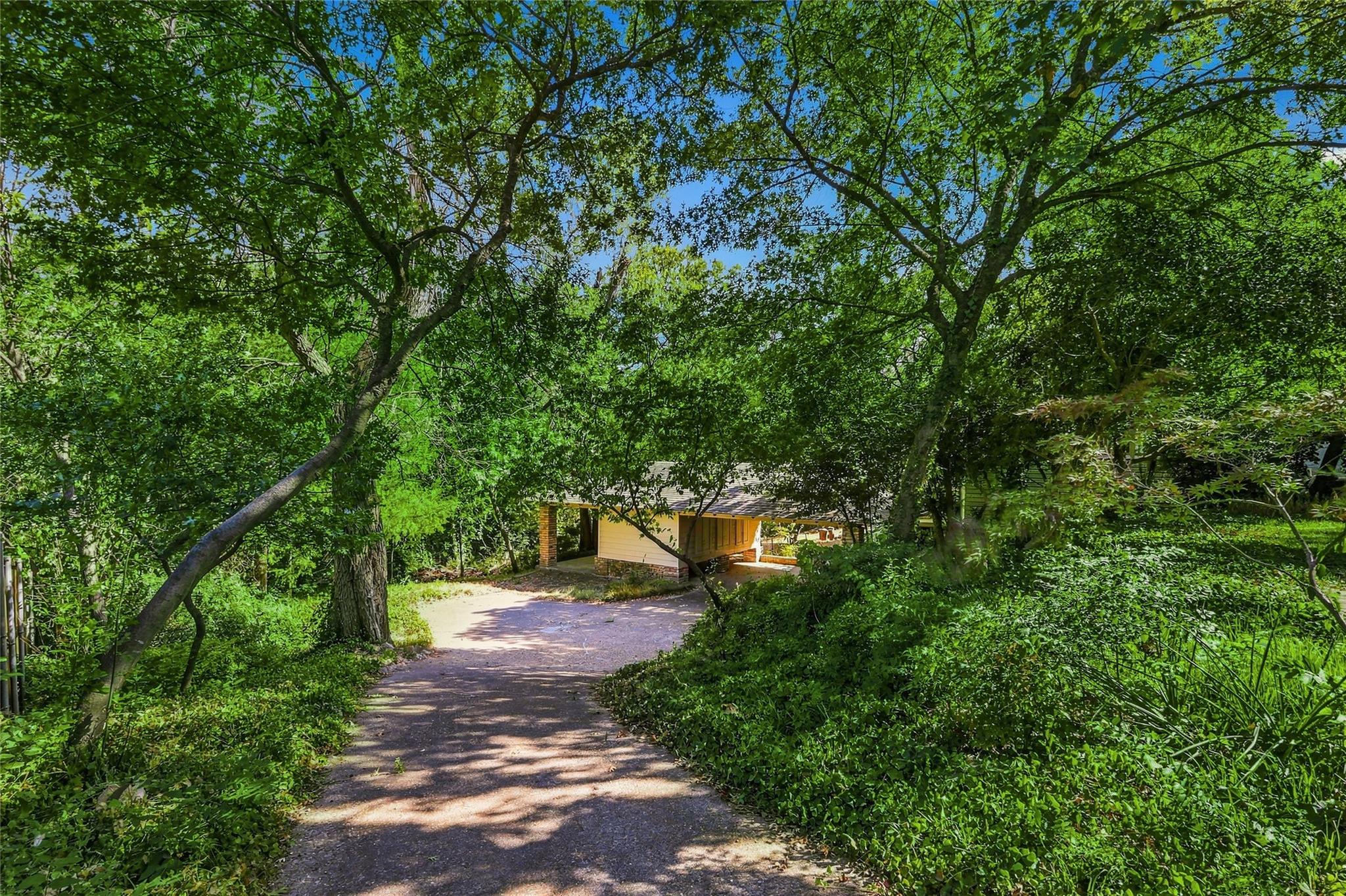main property photo 28