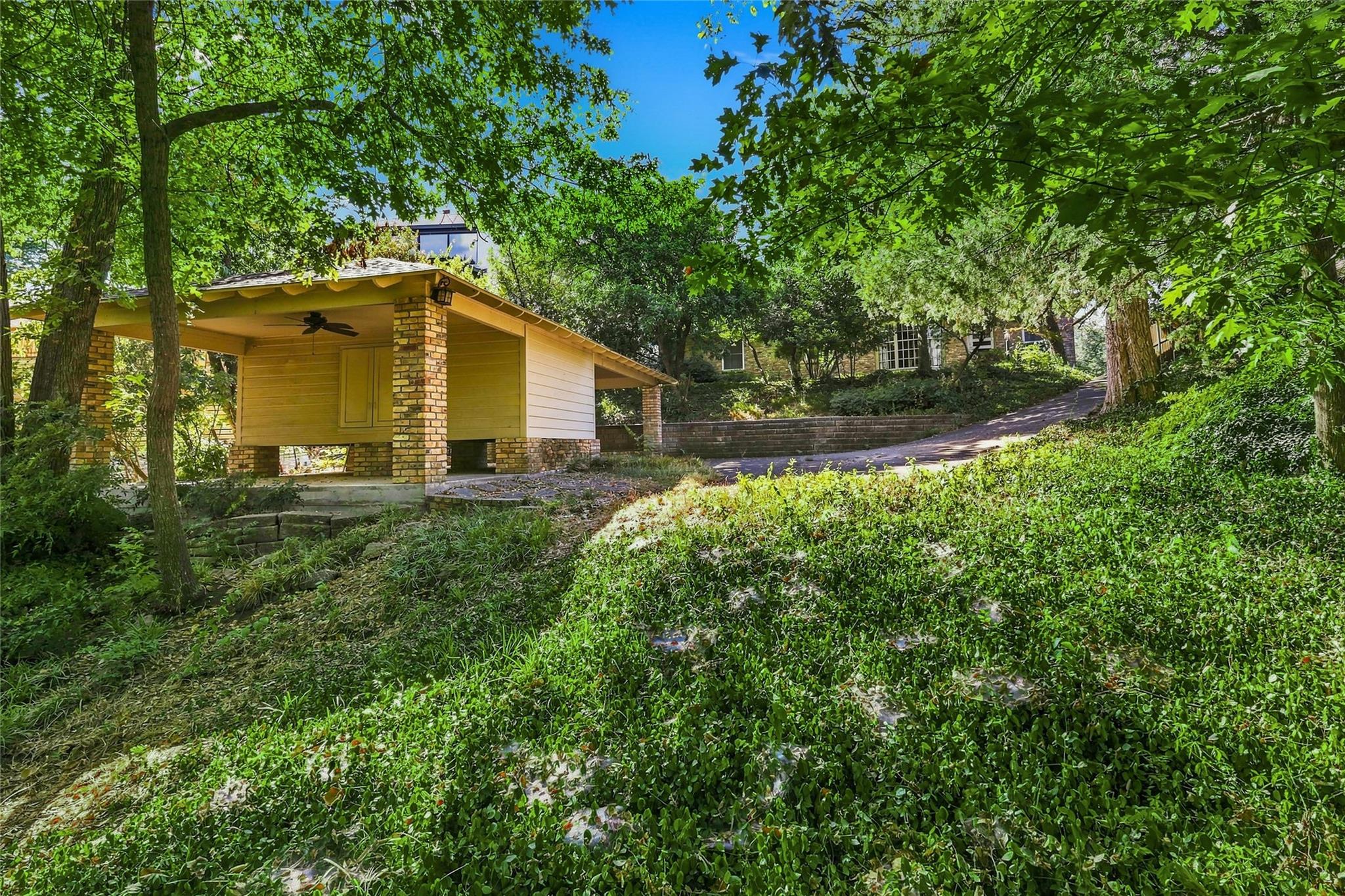 main property photo 33