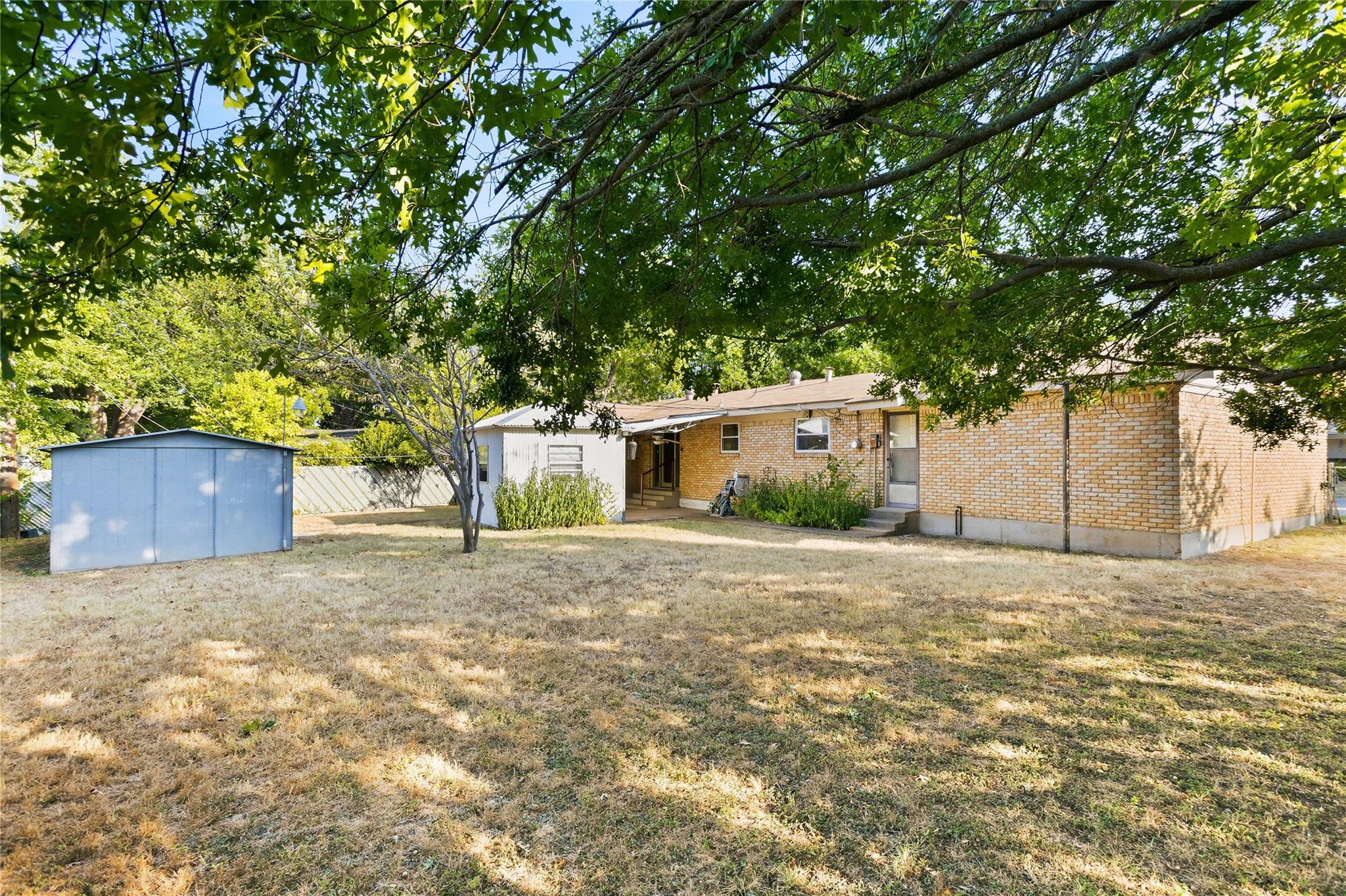 main property photo 30