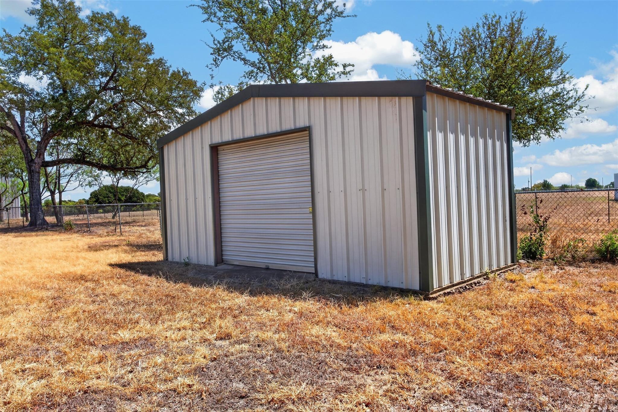 main property photo 28