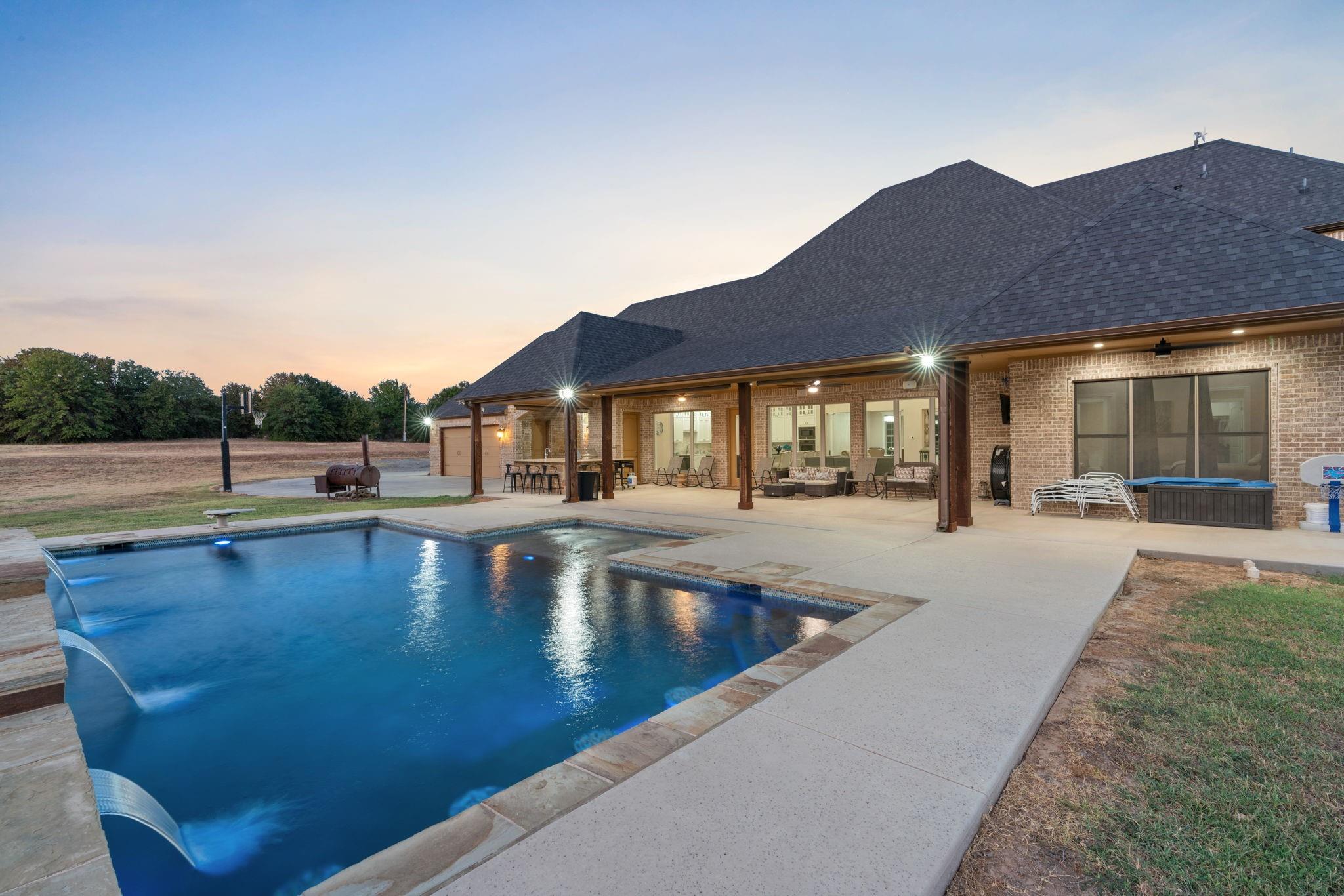 main property photo 29