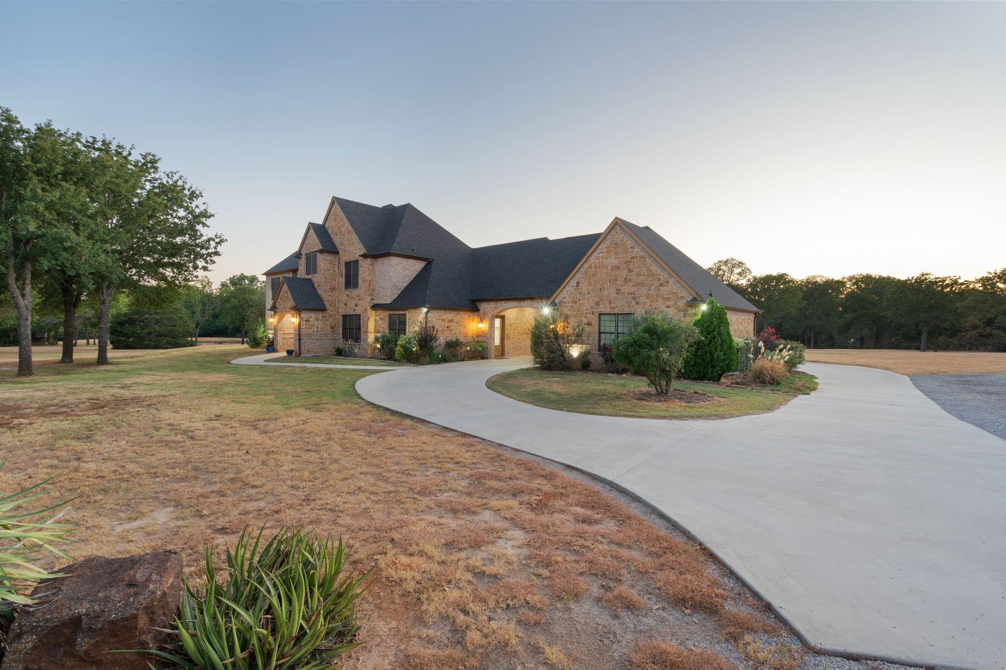 main property photo 3