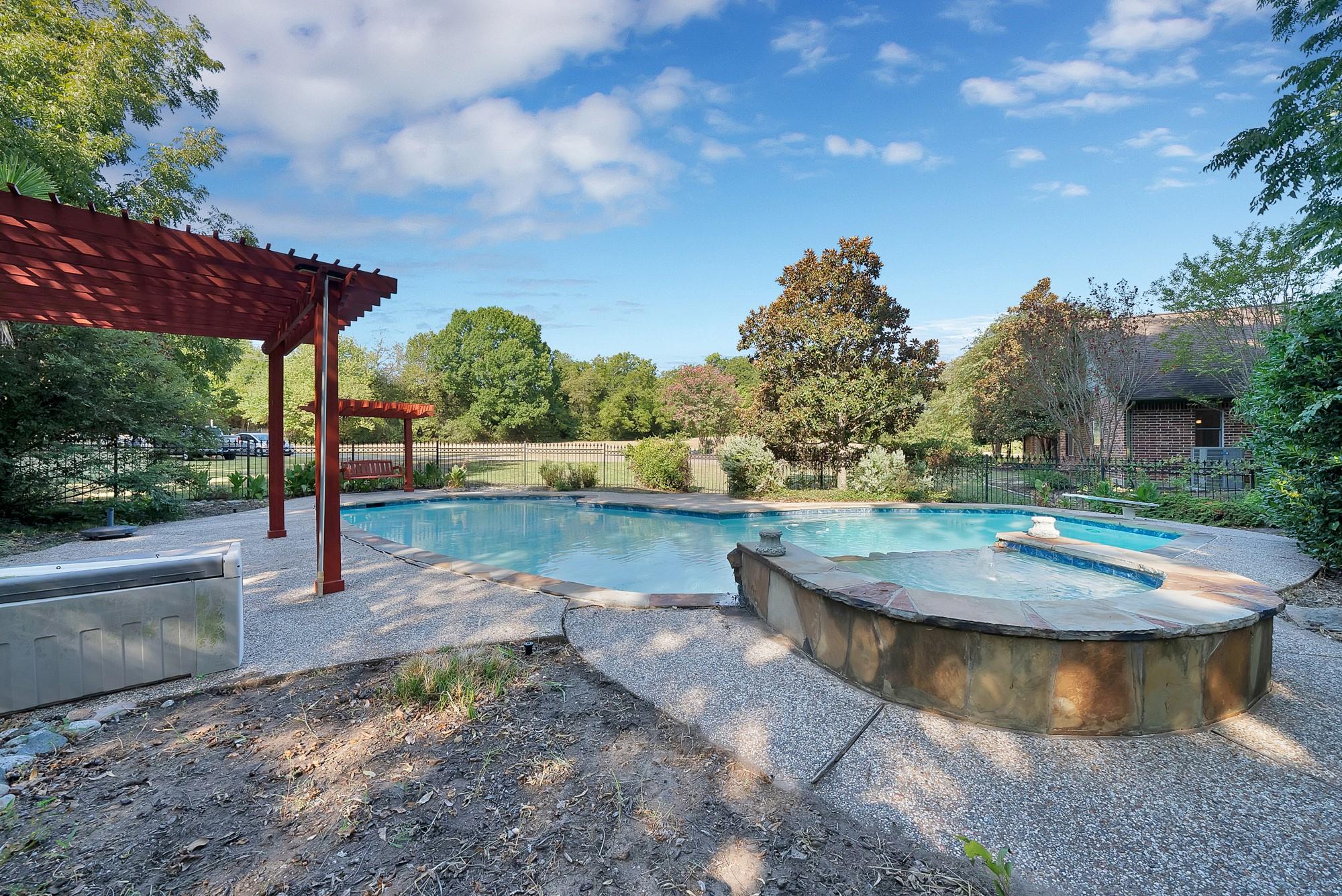 main property photo 30