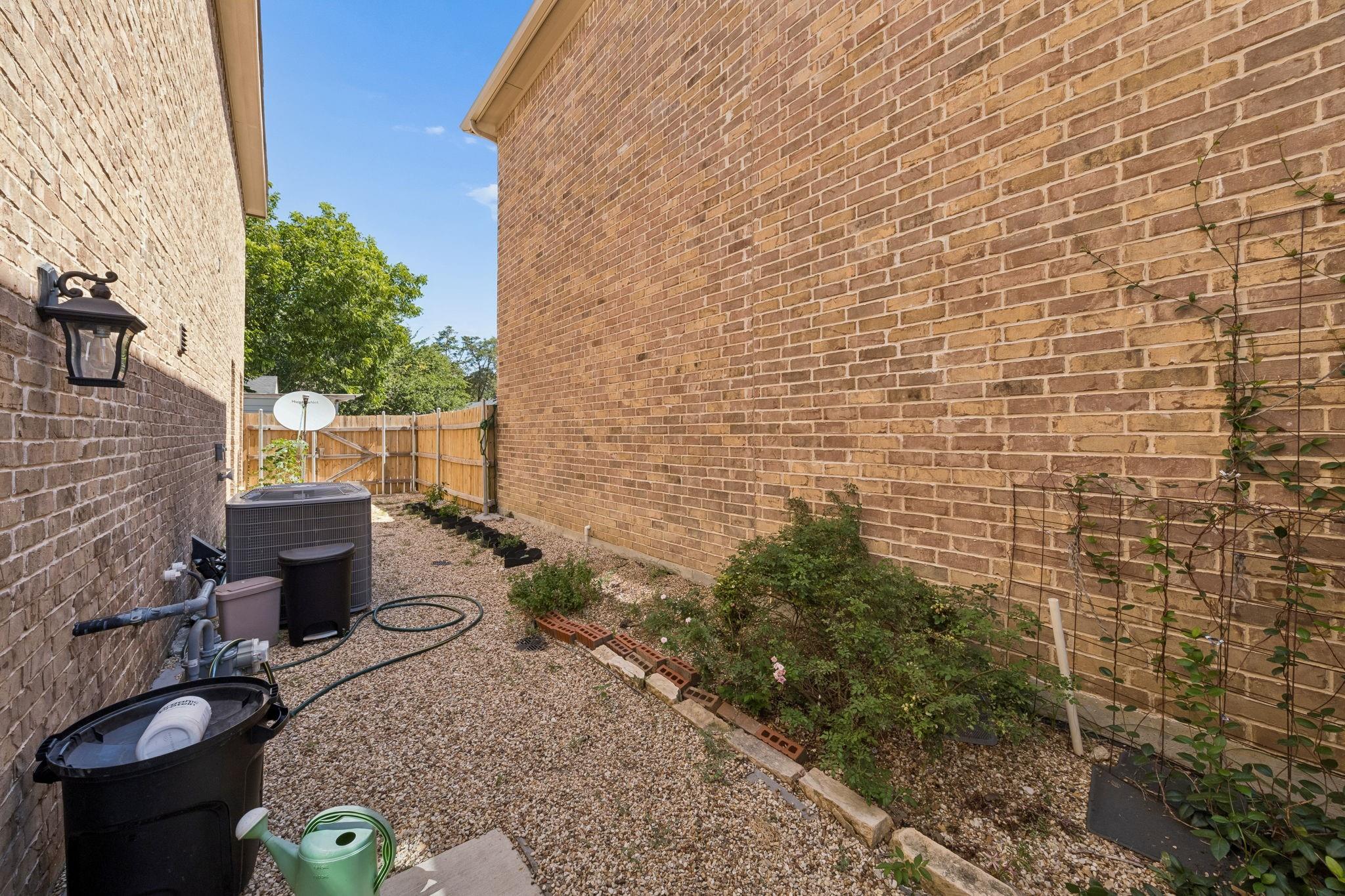 main property photo 28