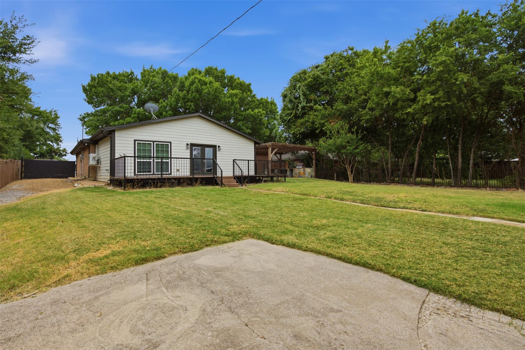 main property photo 23