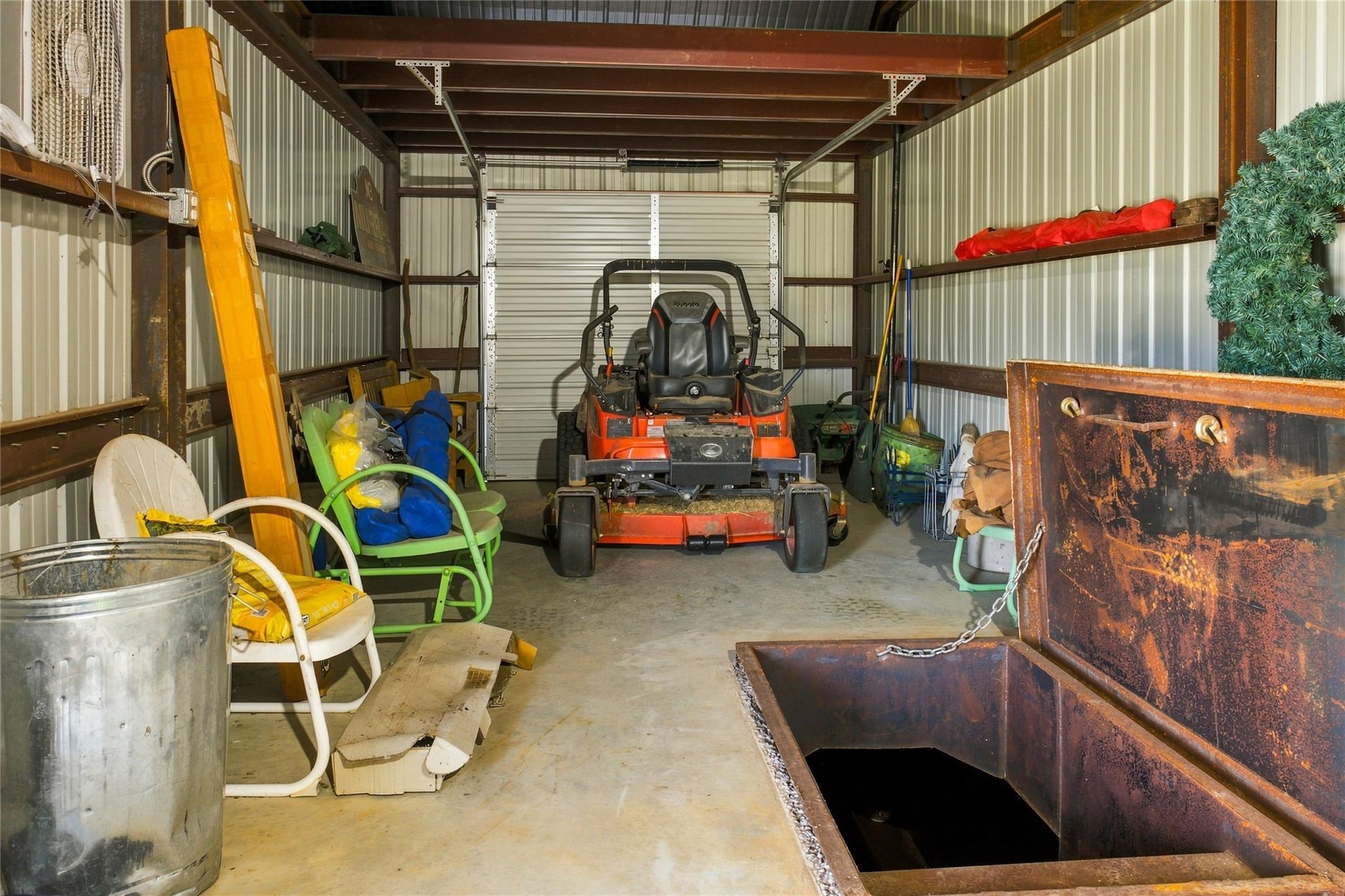 main property photo 28