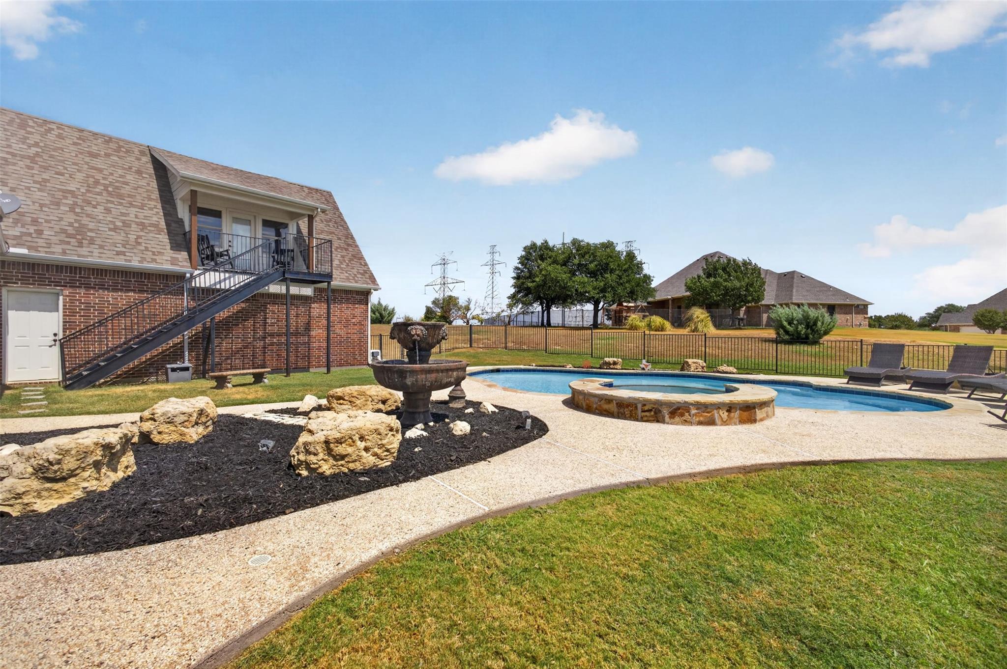 main property photo 34