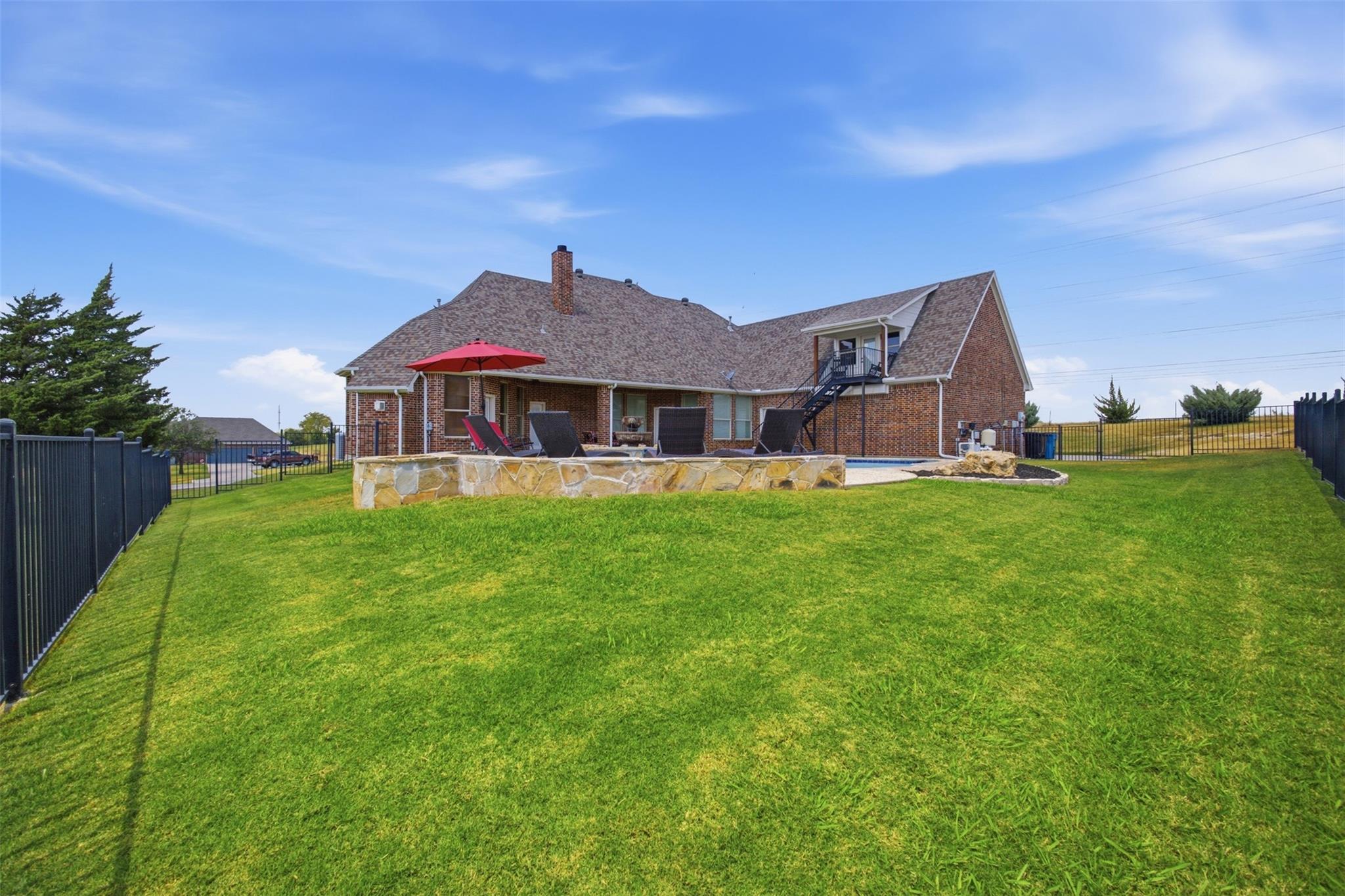 main property photo 8