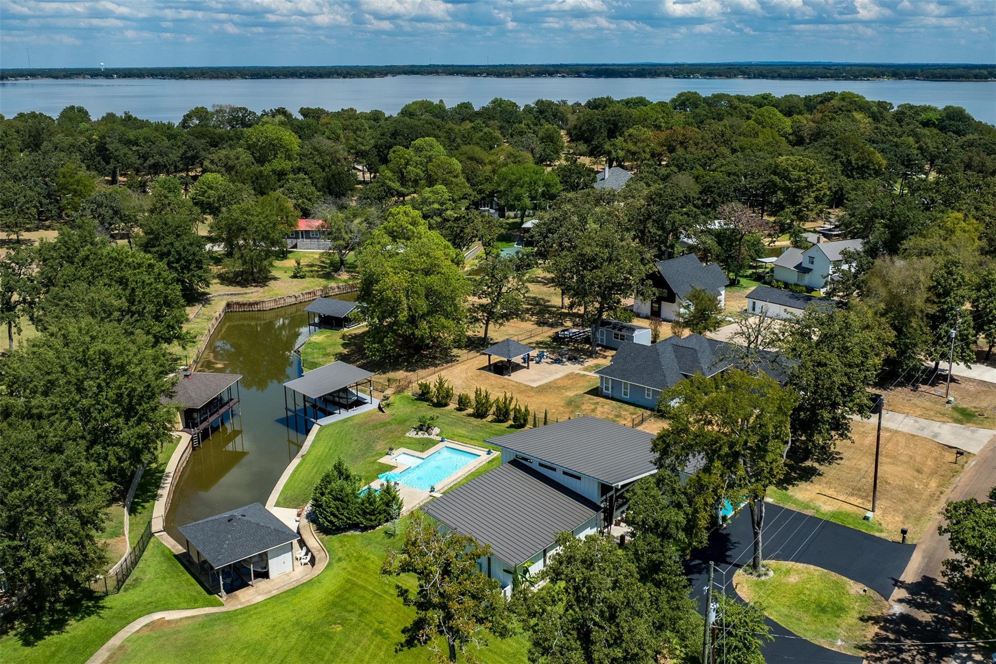 main property photo 30