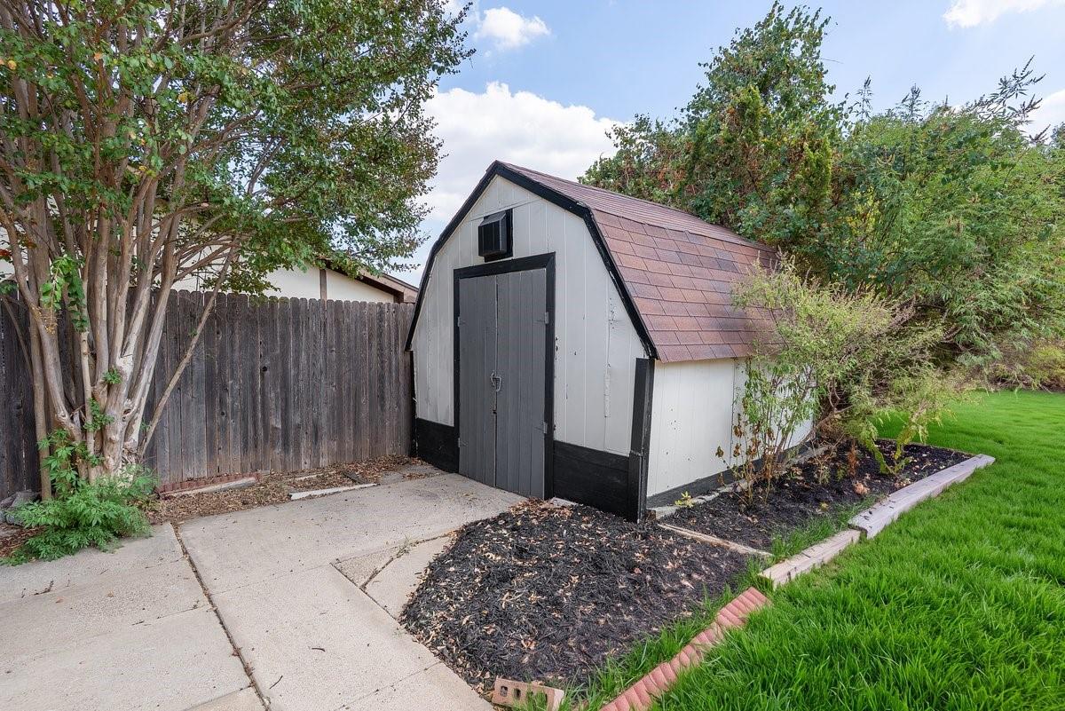 main property photo 33