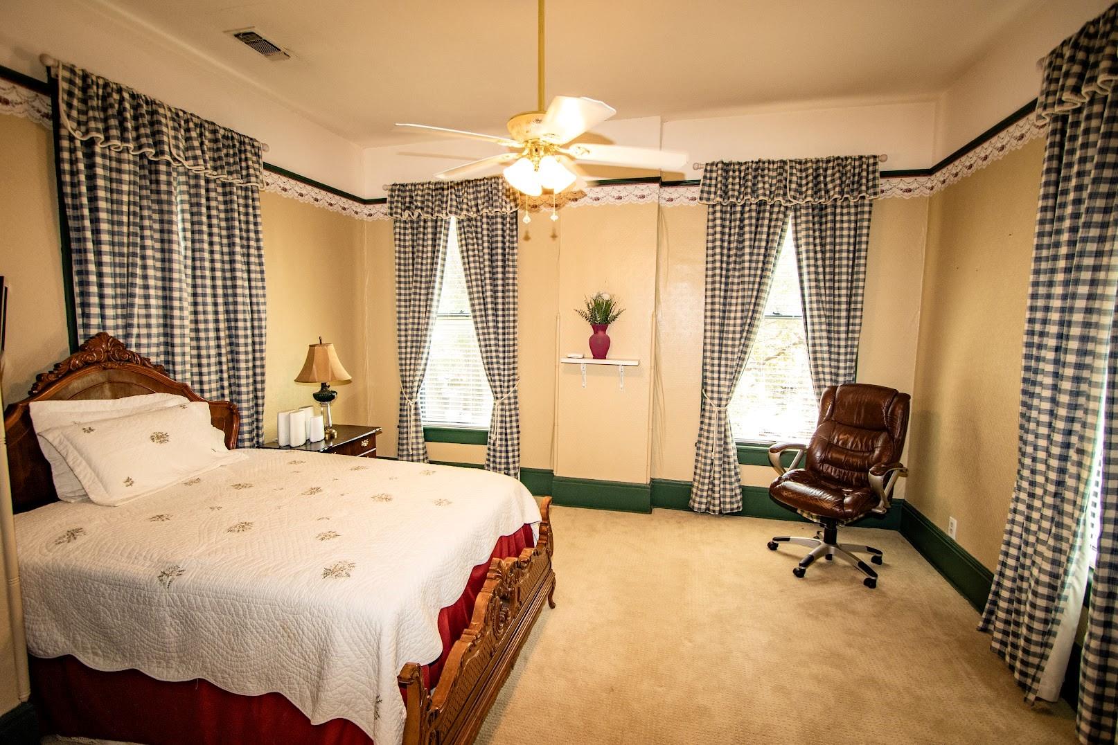 main property photo 19
