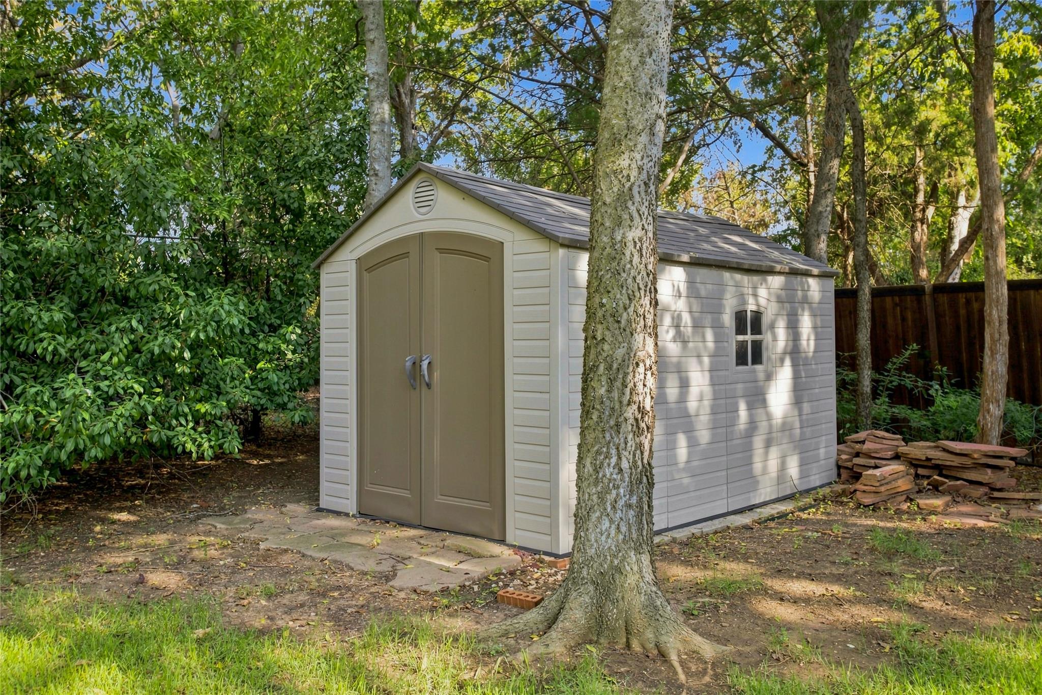 main property photo 33
