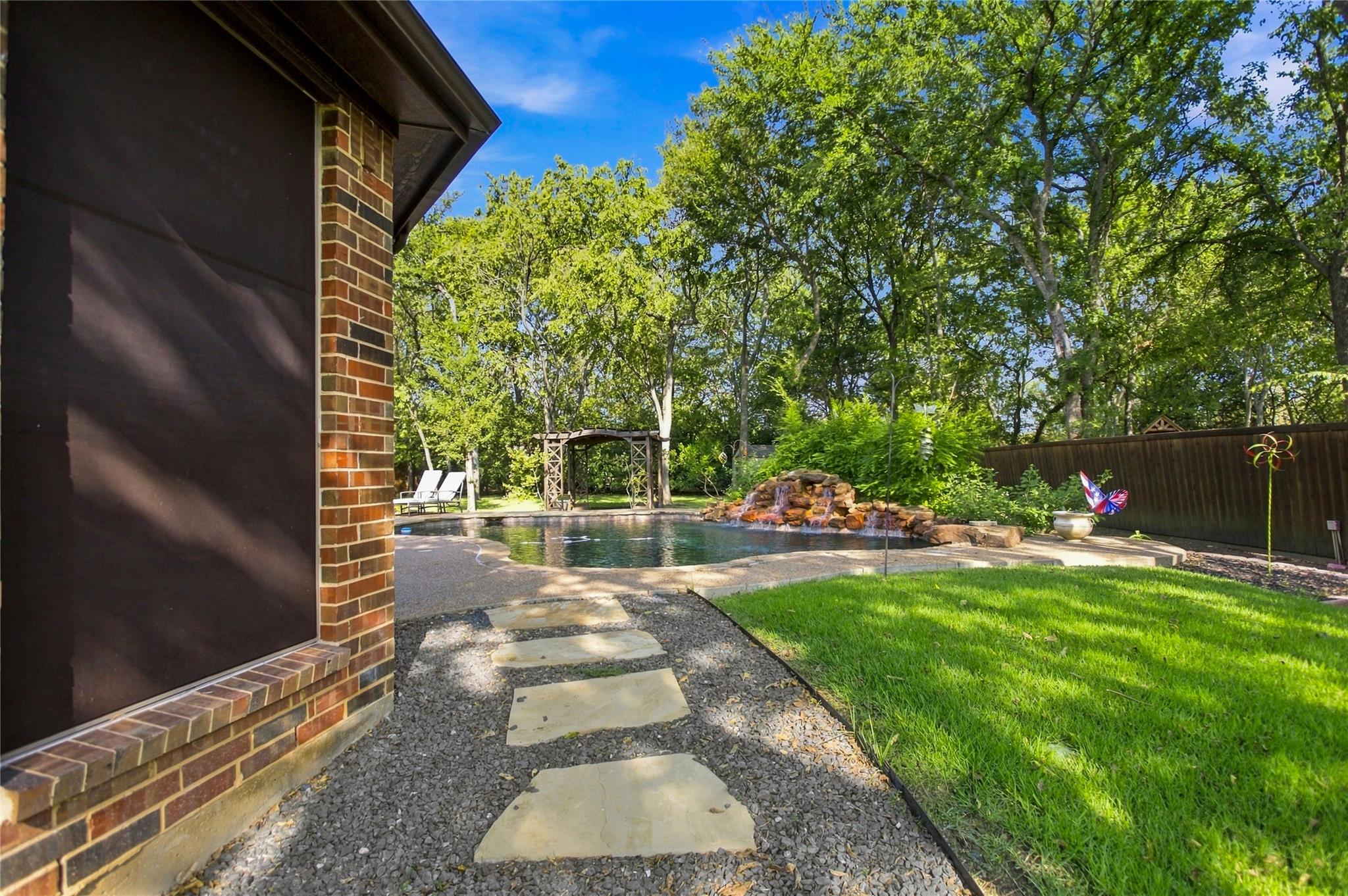 main property photo 38