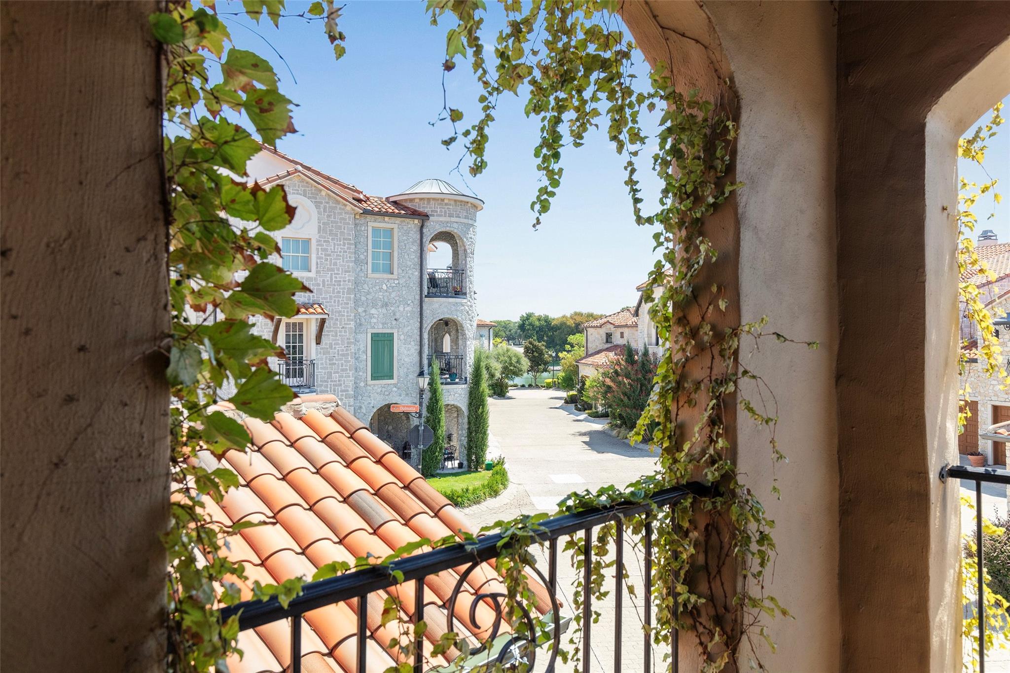 main property photo 23