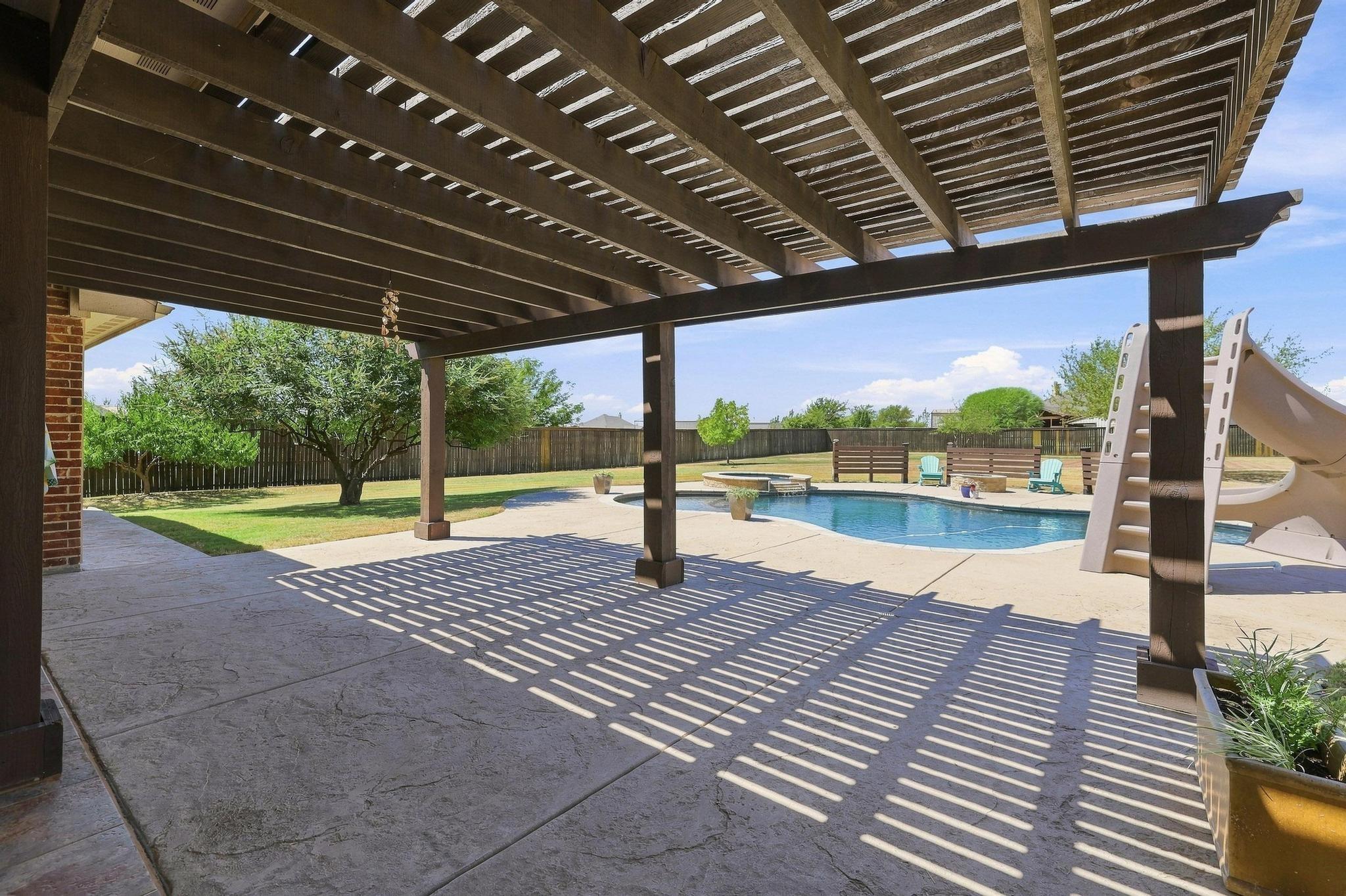 main property photo 30