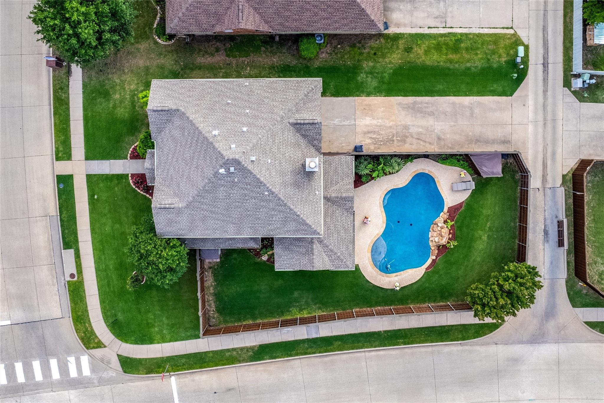 main property photo 34