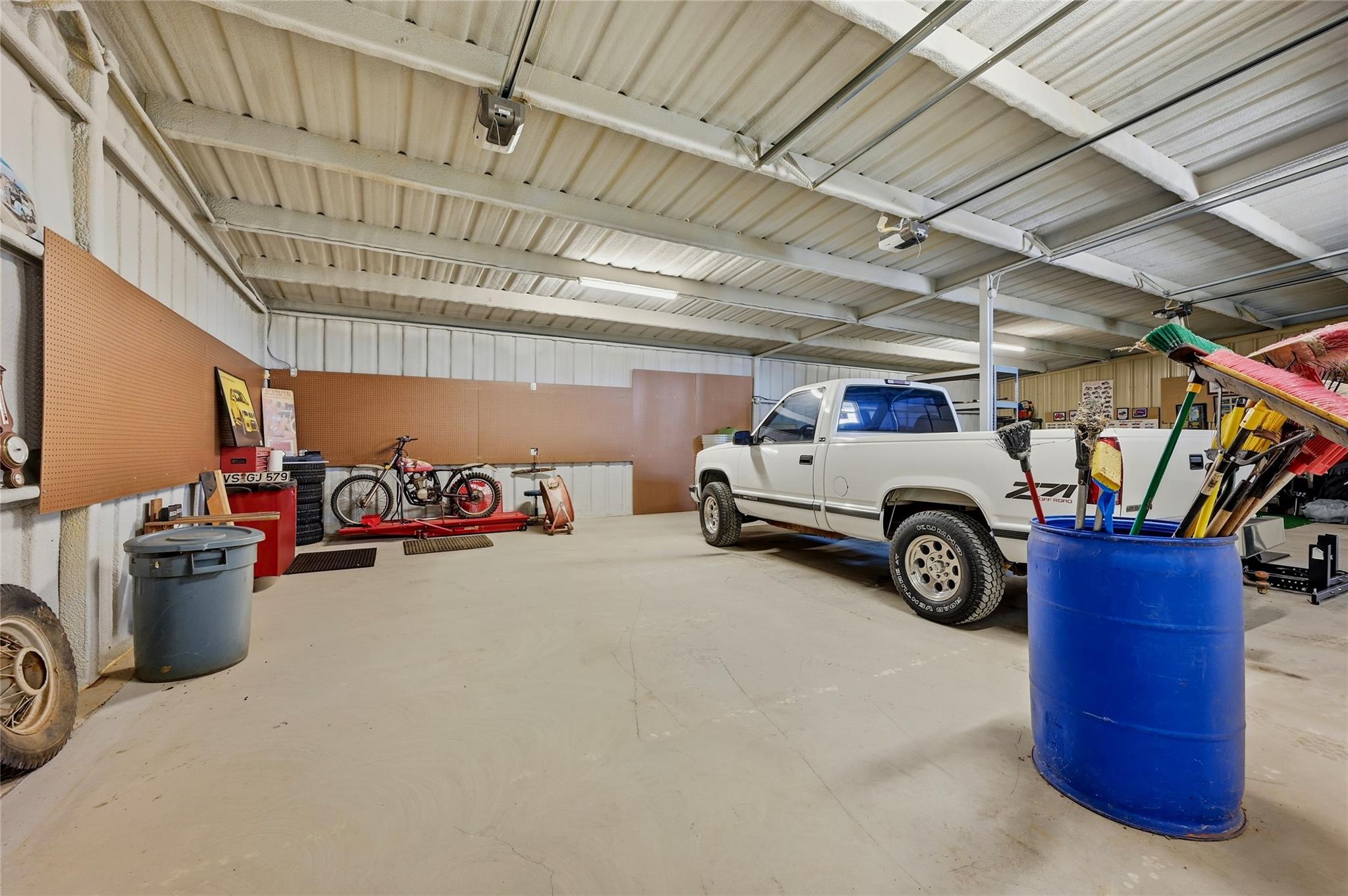 main property photo 25