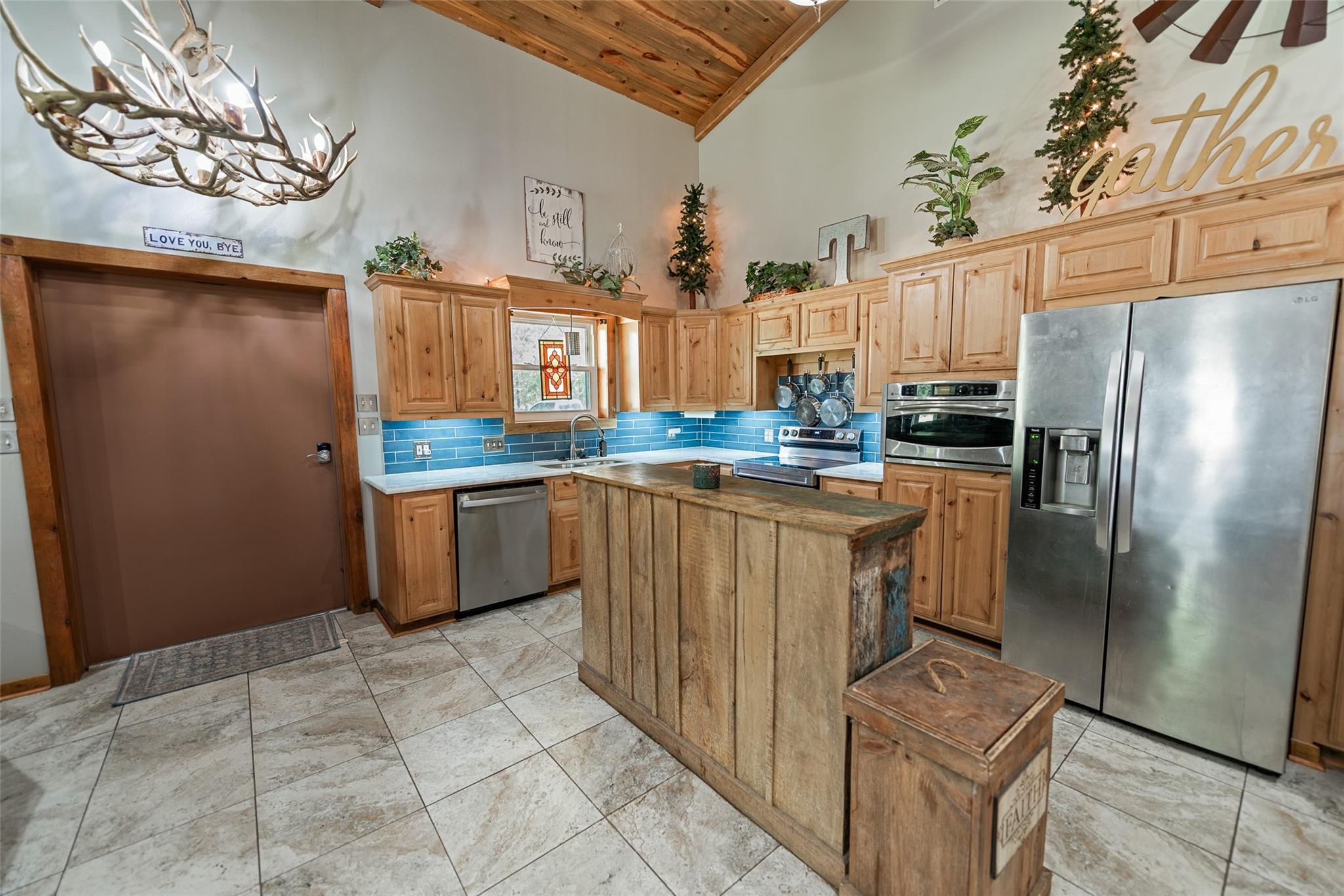 main property photo 13