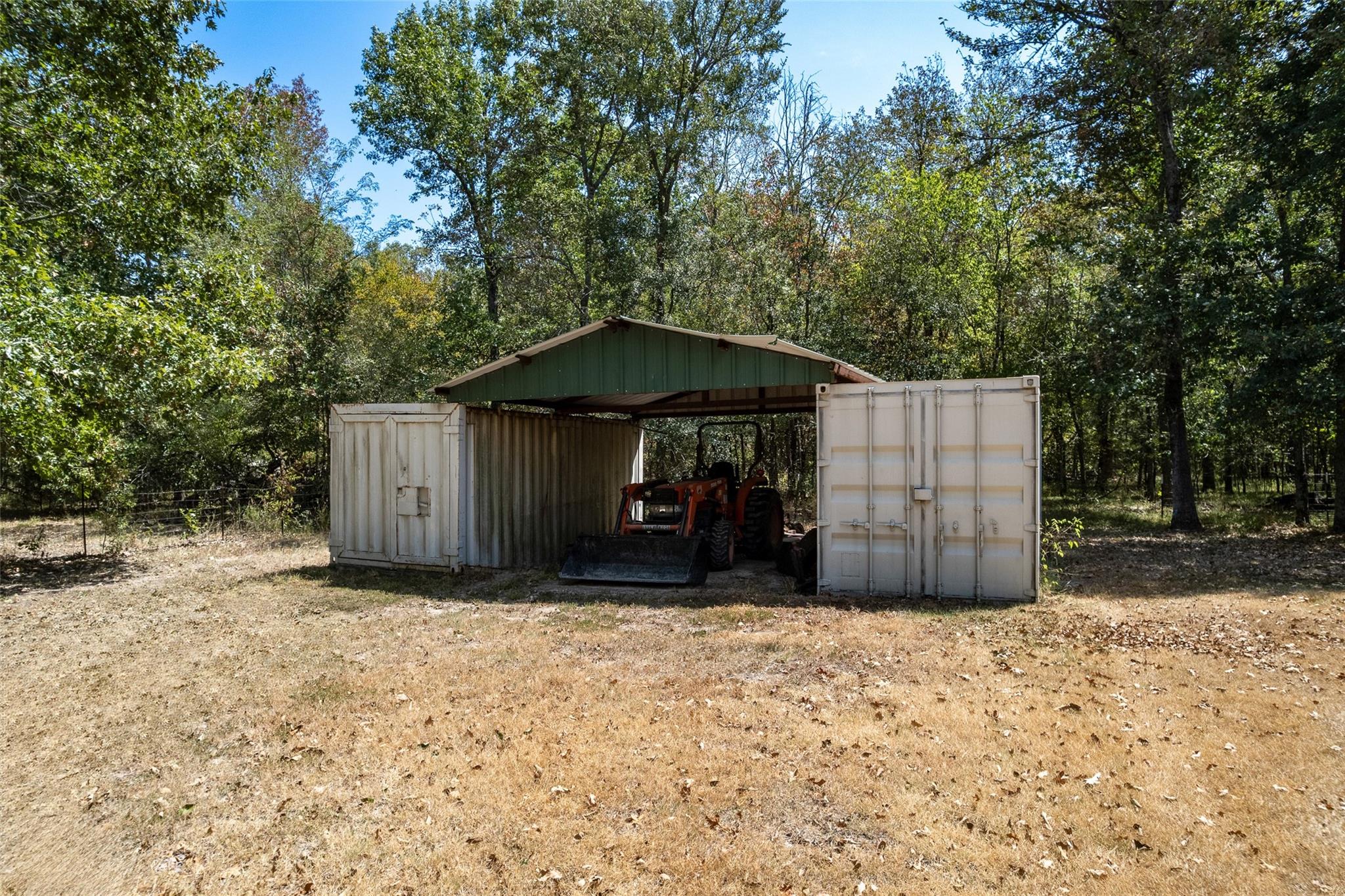 main property photo 29