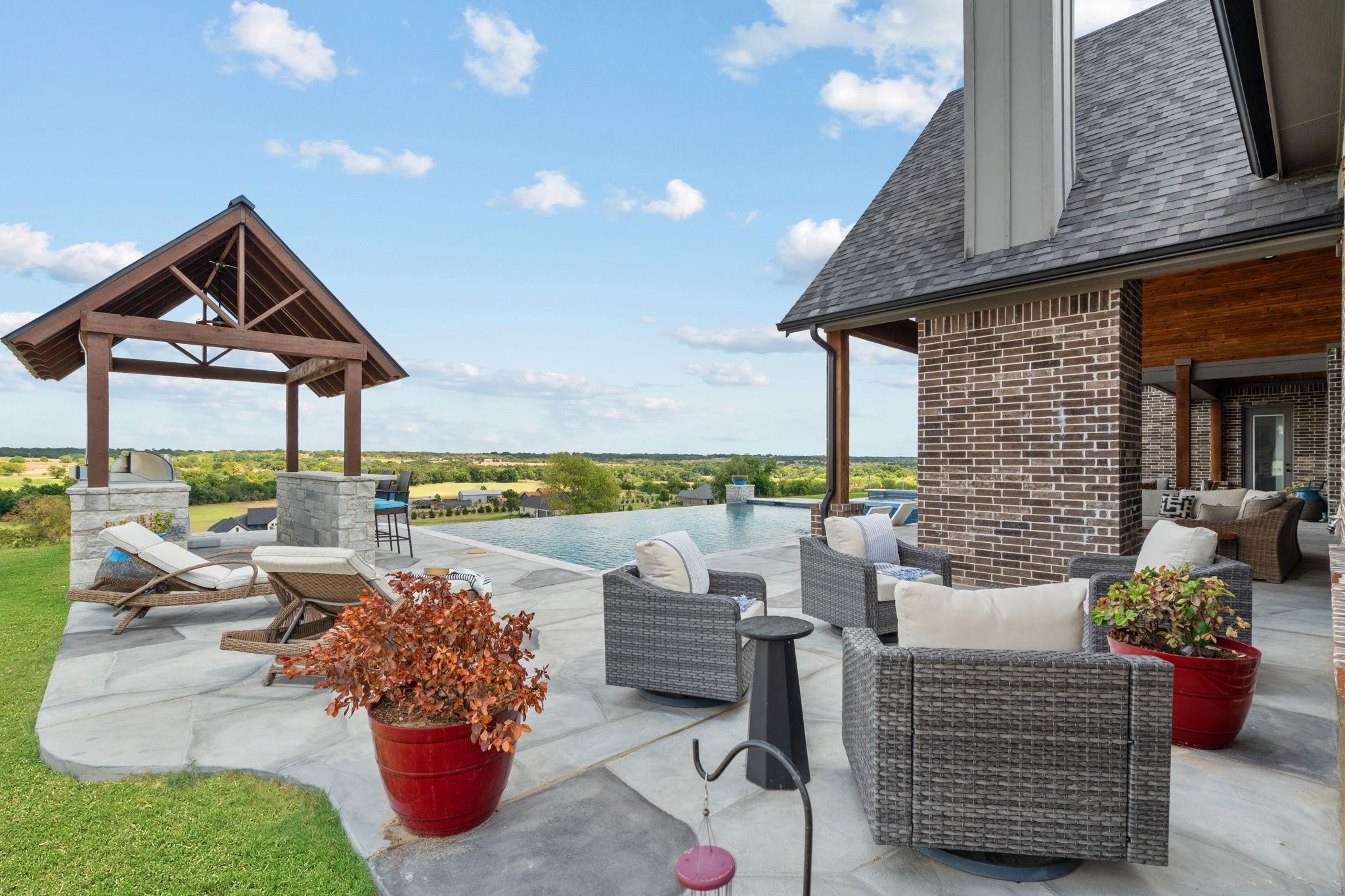 main property photo 29