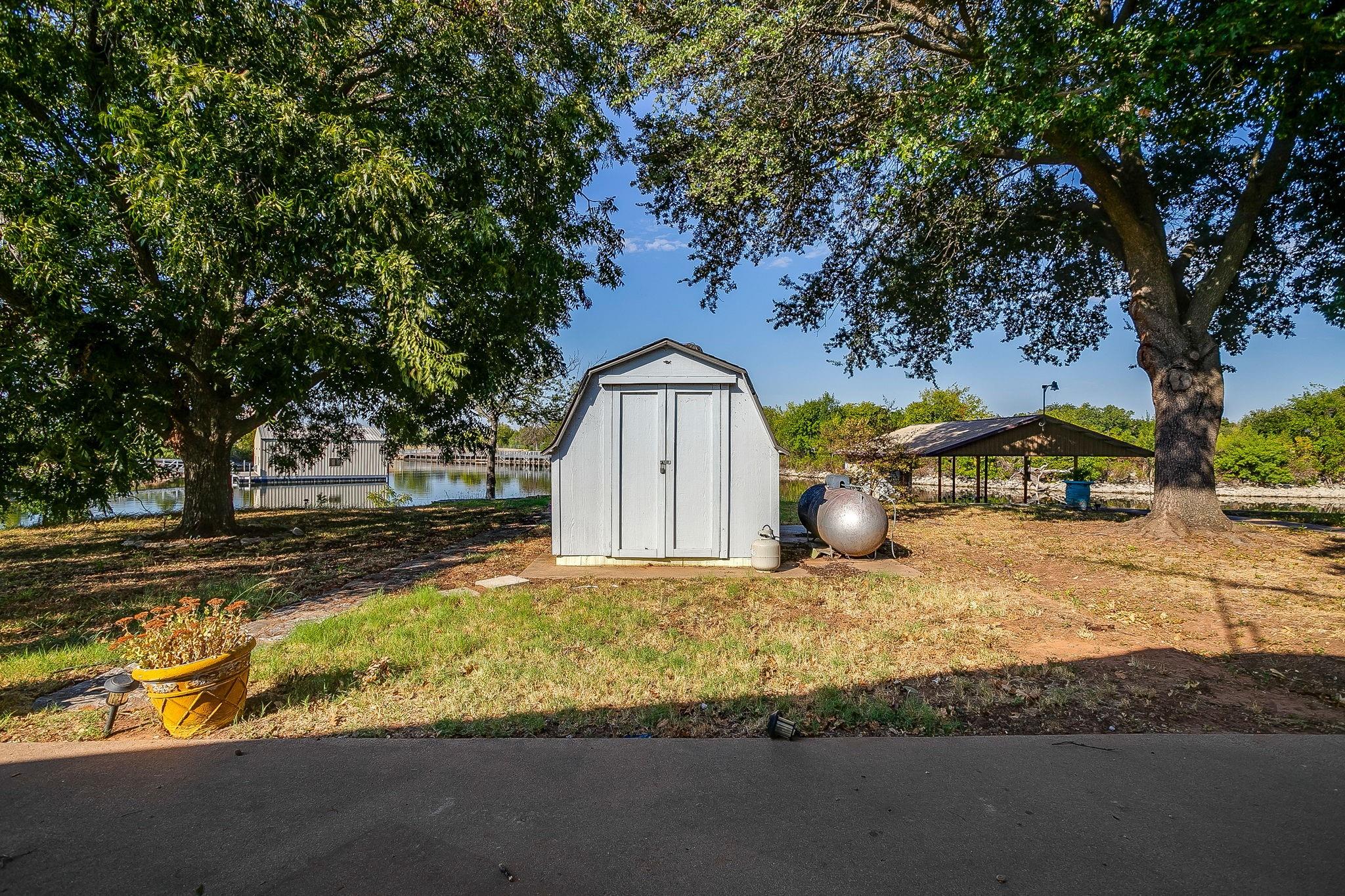 main property photo 32