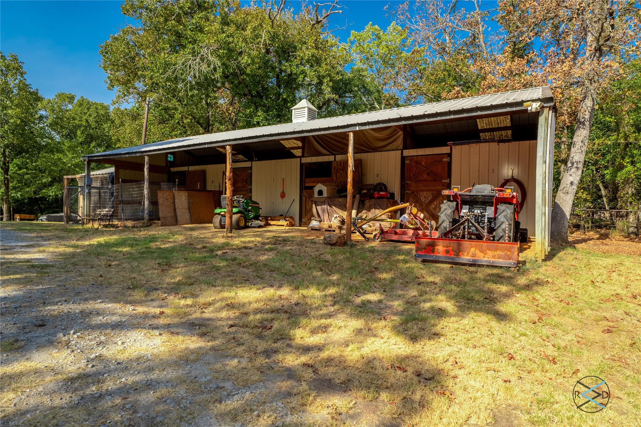 main property photo 10