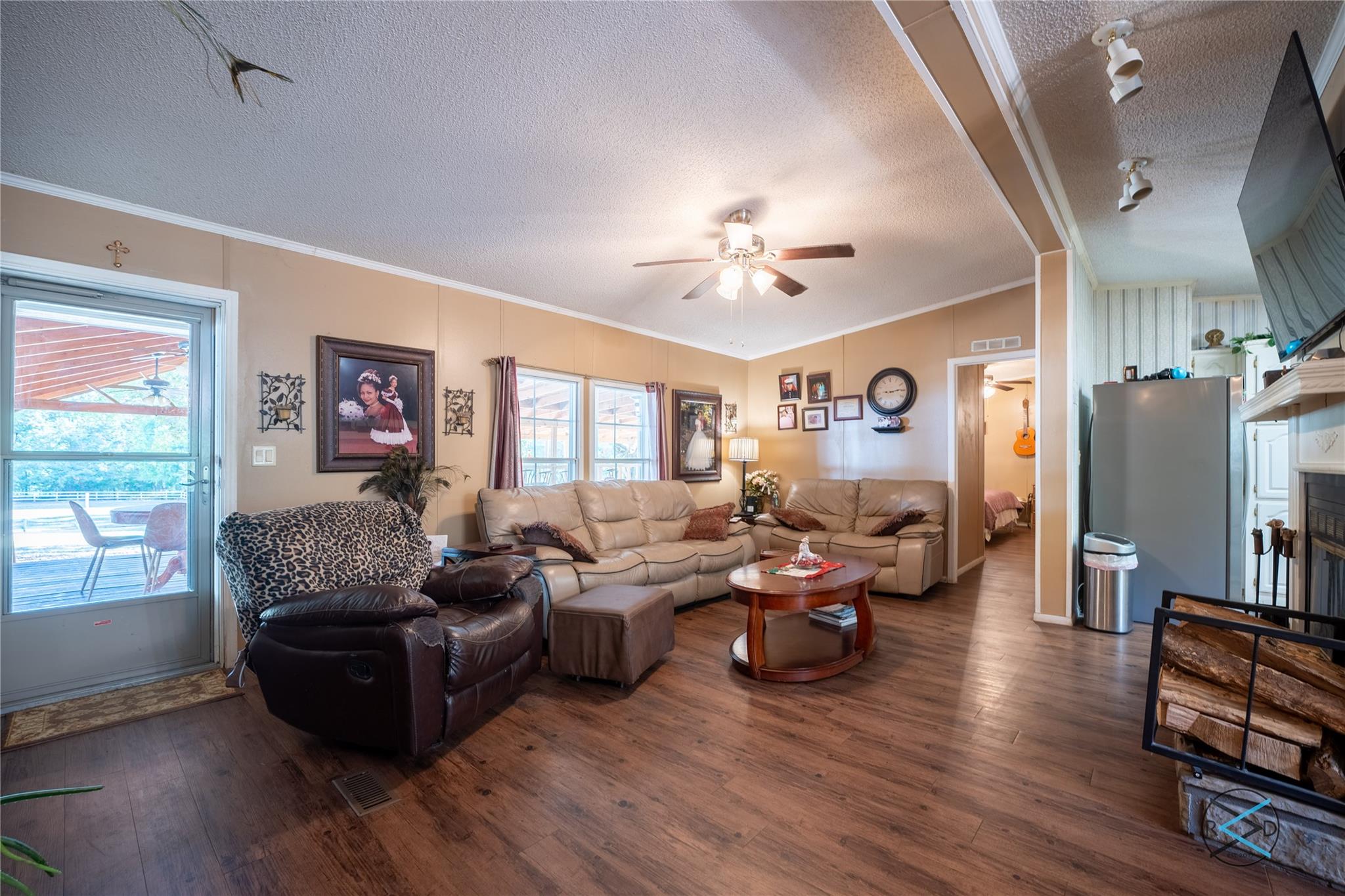 main property photo 28