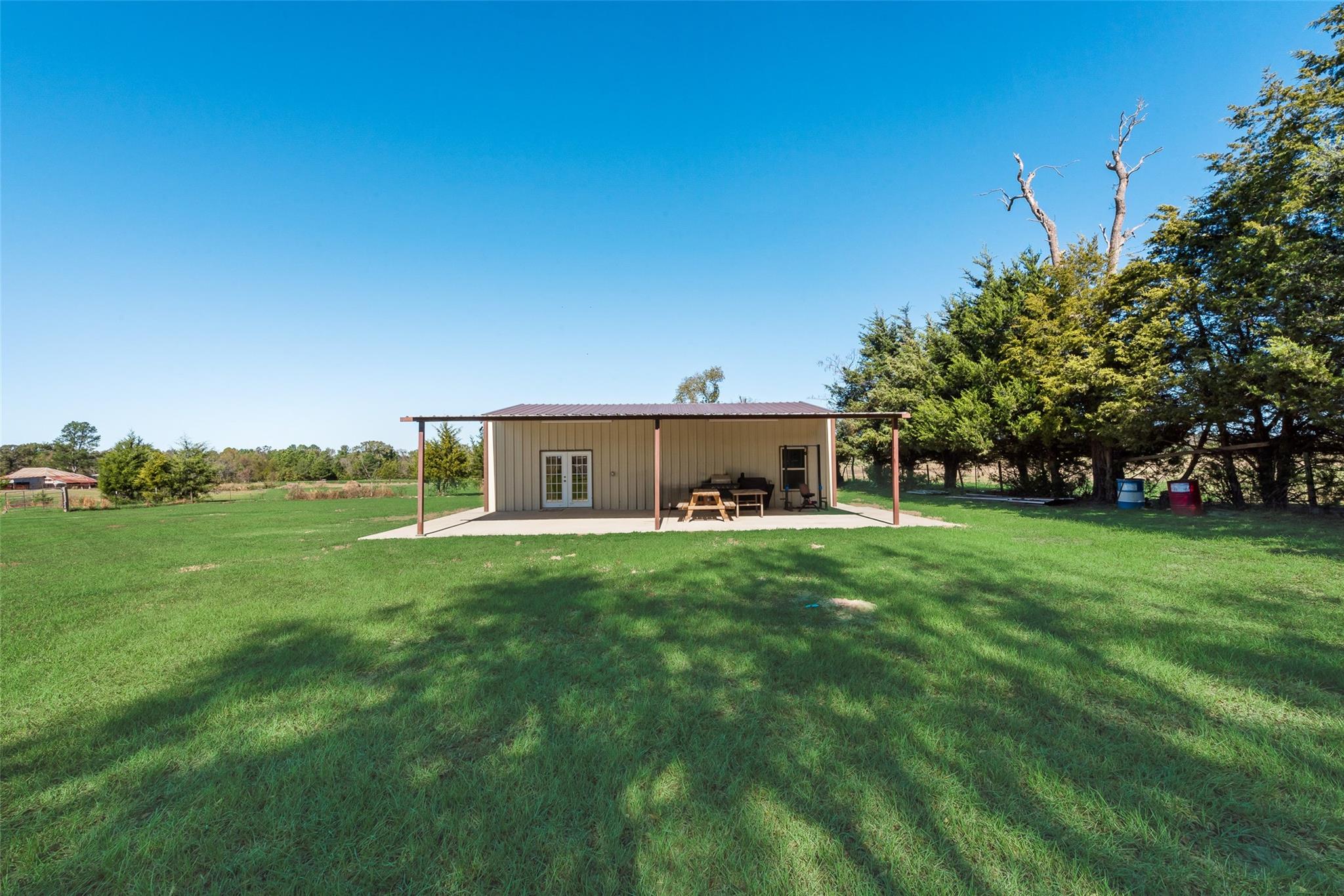 main property photo 6