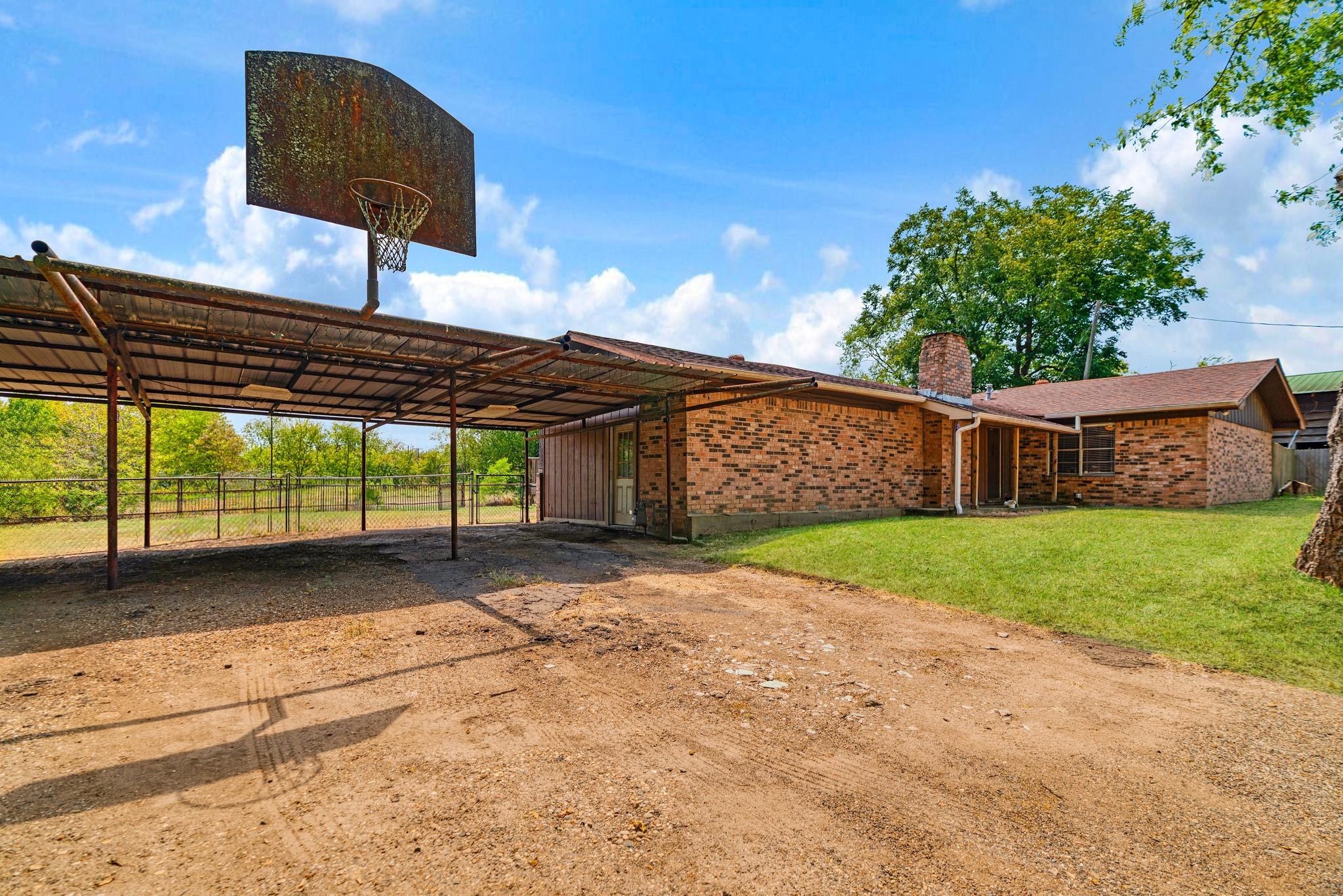 main property photo 6