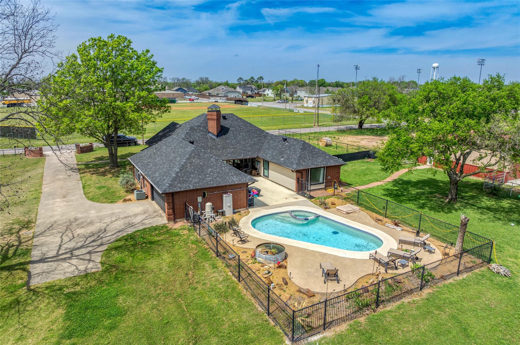 main property photo 18