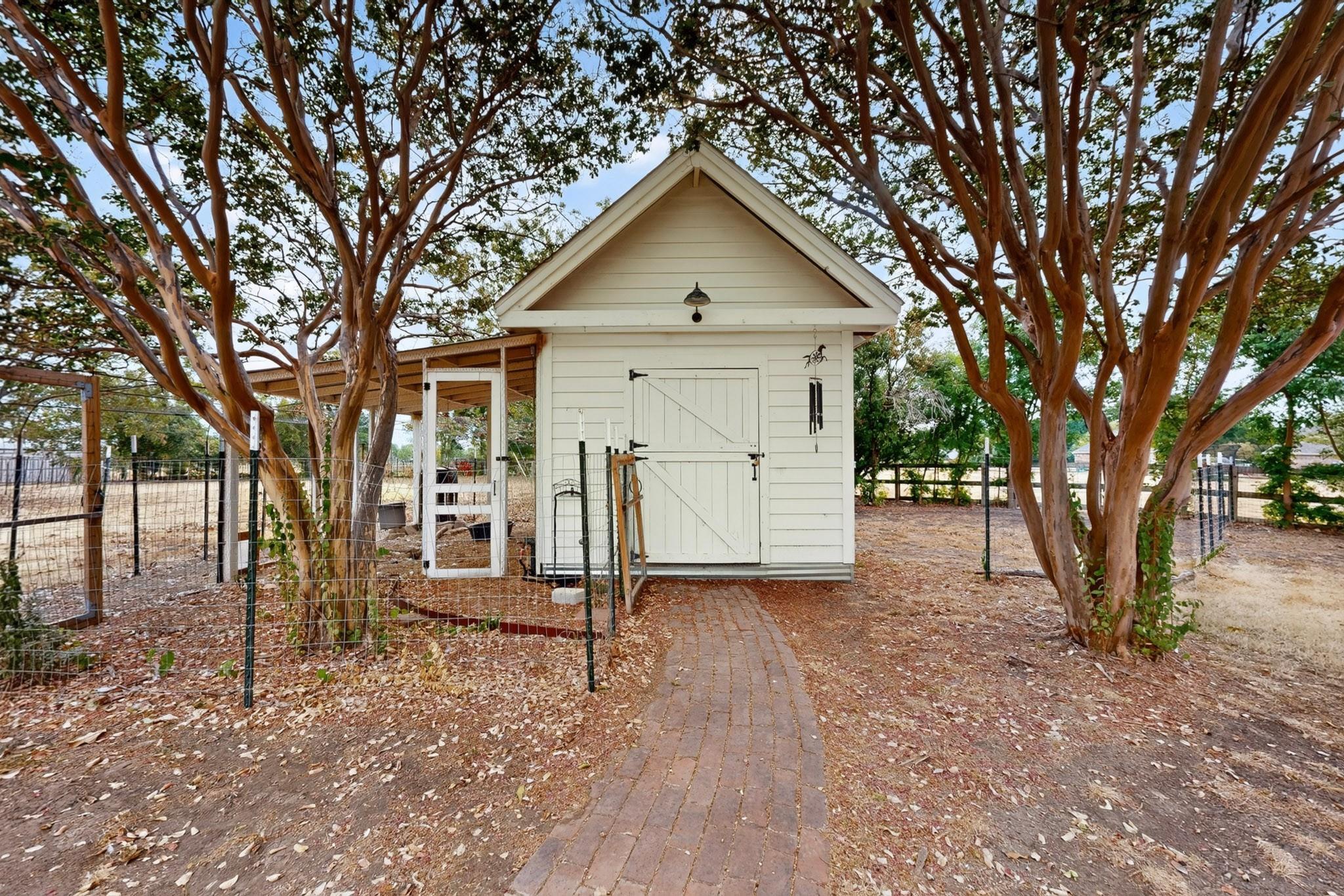main property photo 32