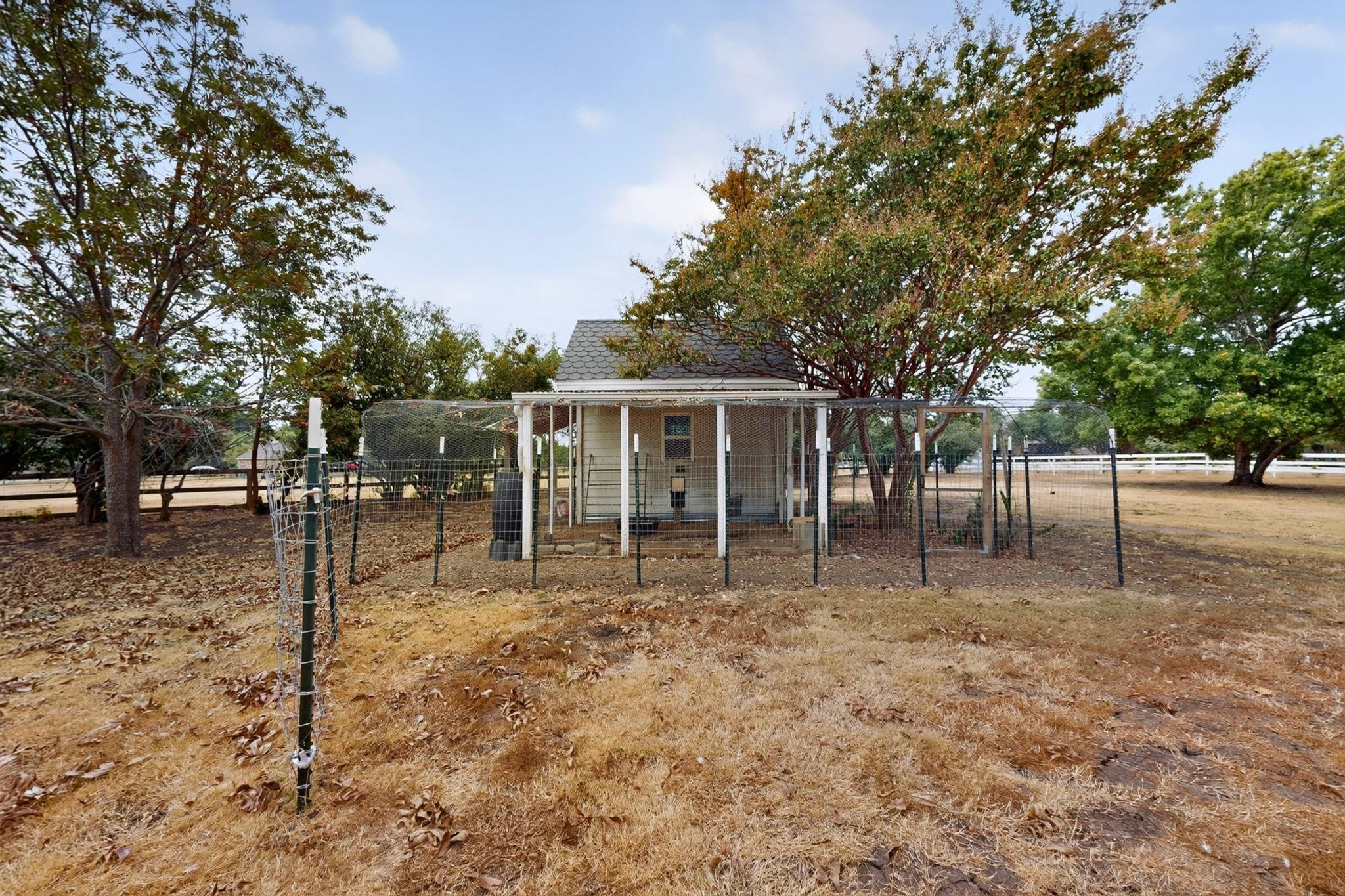 main property photo 33