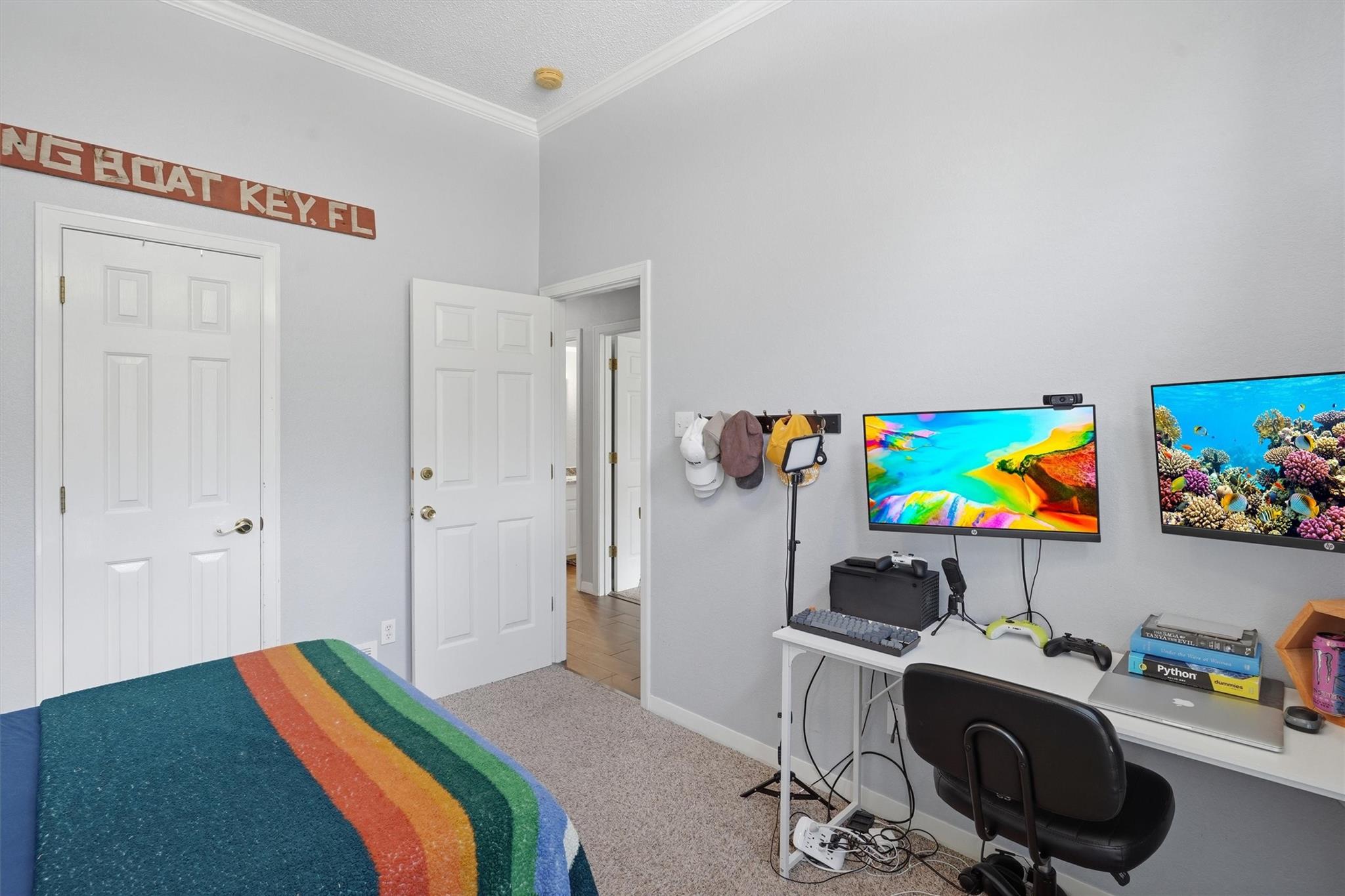 main property photo 30