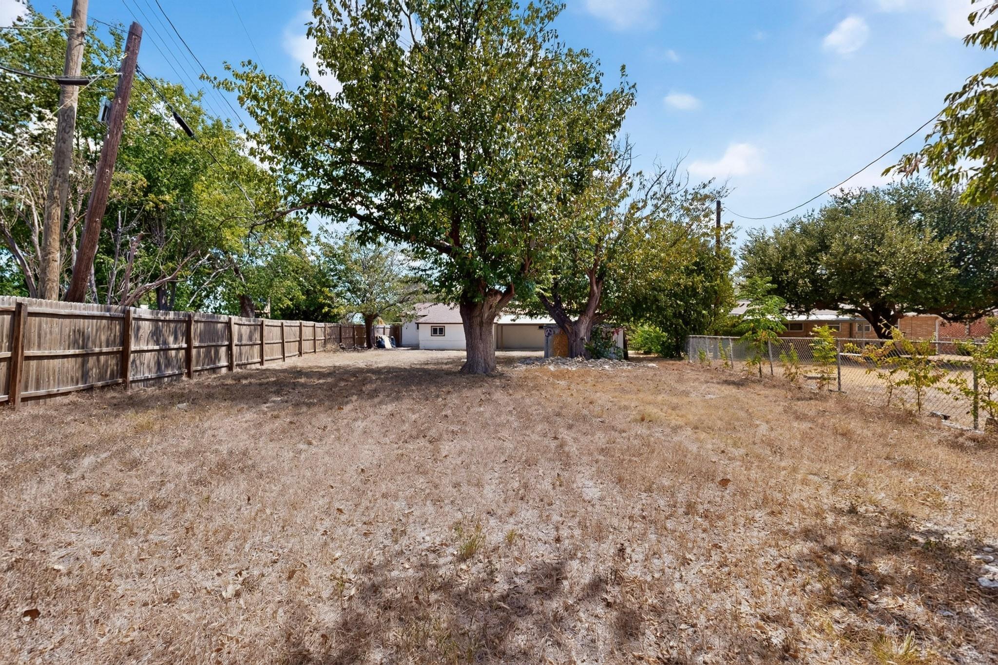 main property photo 11