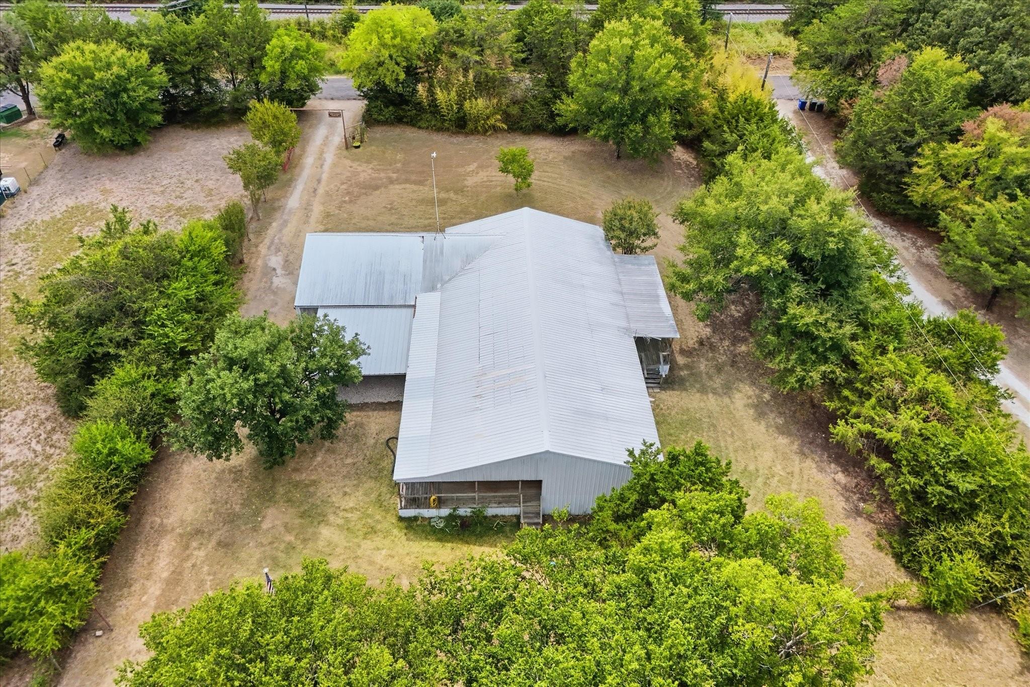 main property photo 33