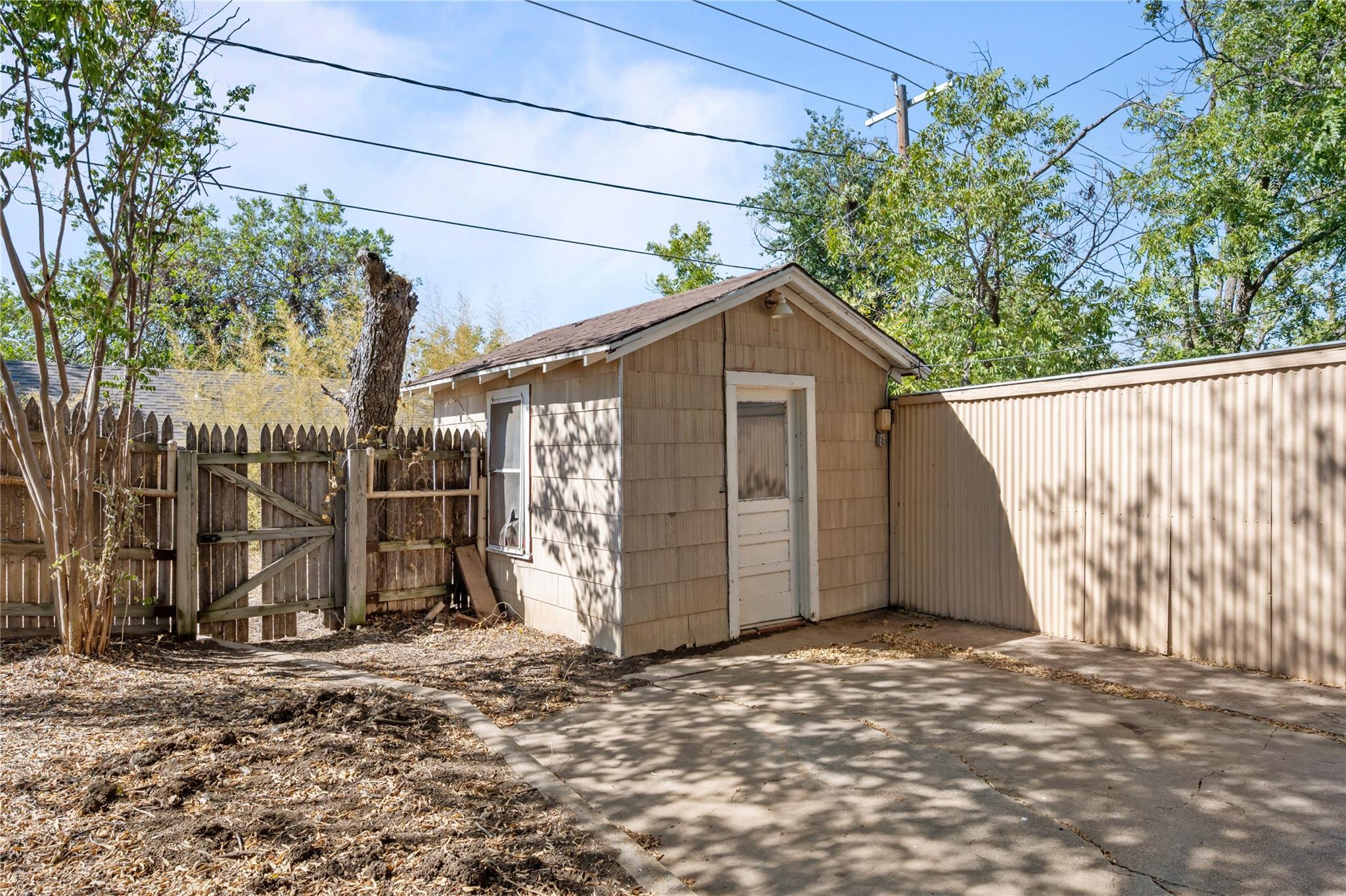 main property photo 28