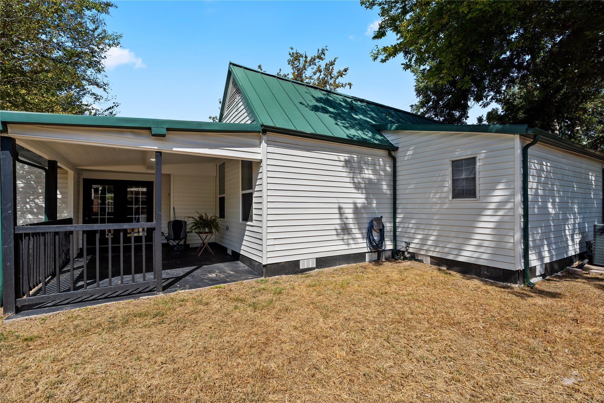 main property photo 28