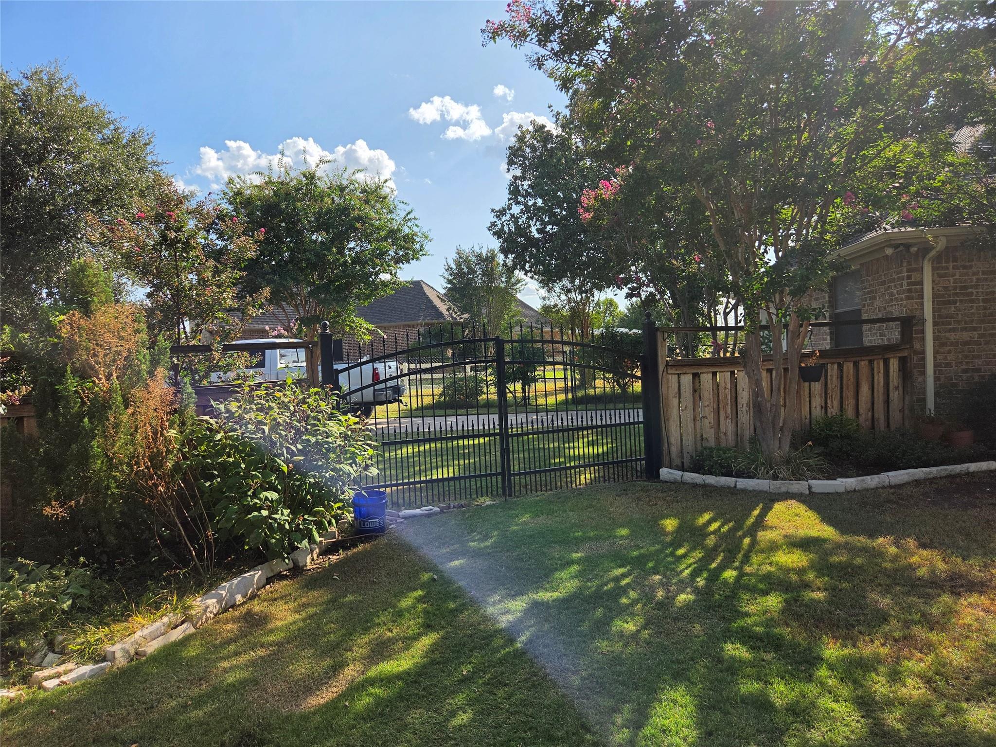 main property photo 28