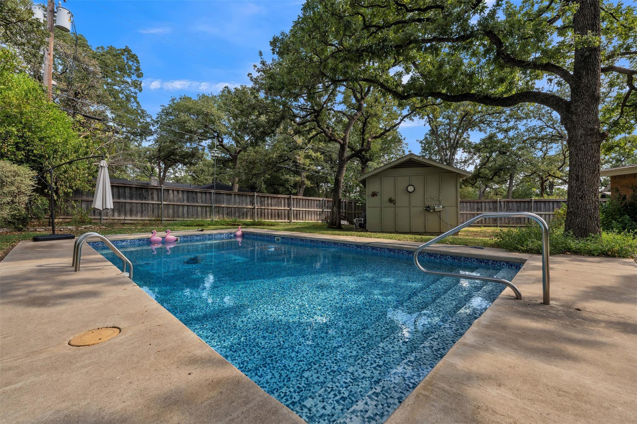 main property photo 34