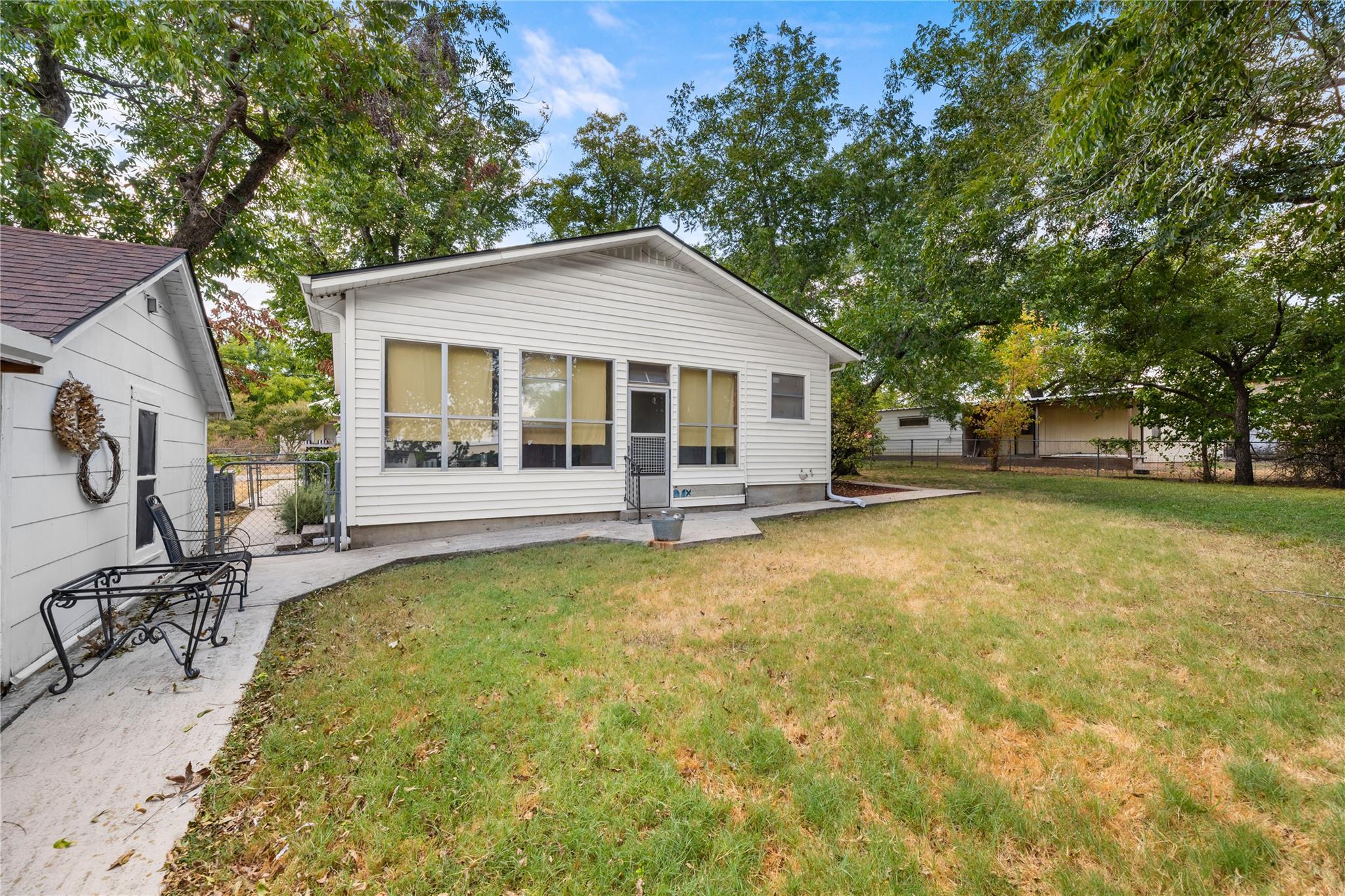 main property photo 20